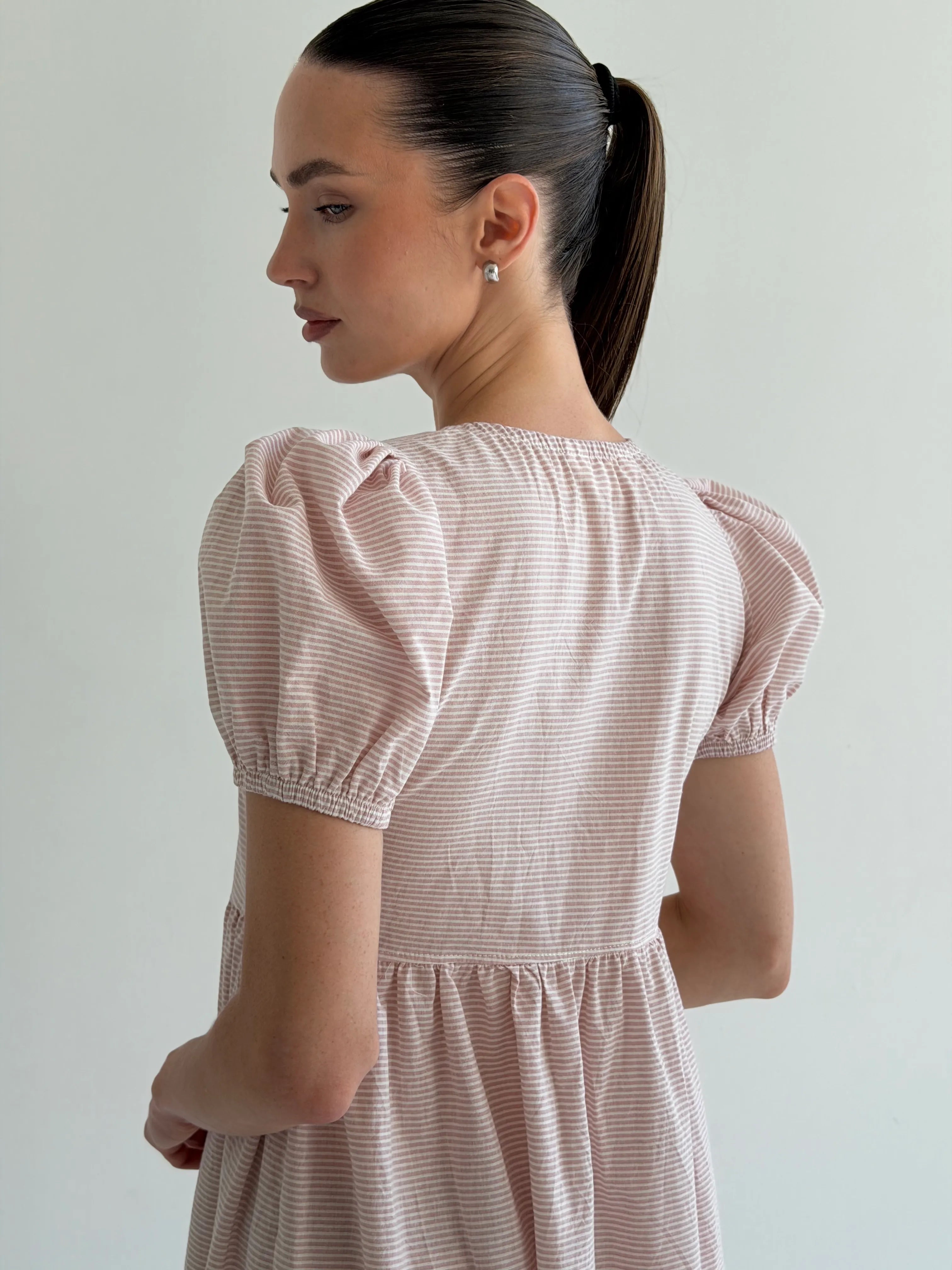 Cotton dress with thin stripes and buttons, powder/milk