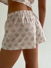 Suit batiste t-shirt and shorts bouquet on ivory