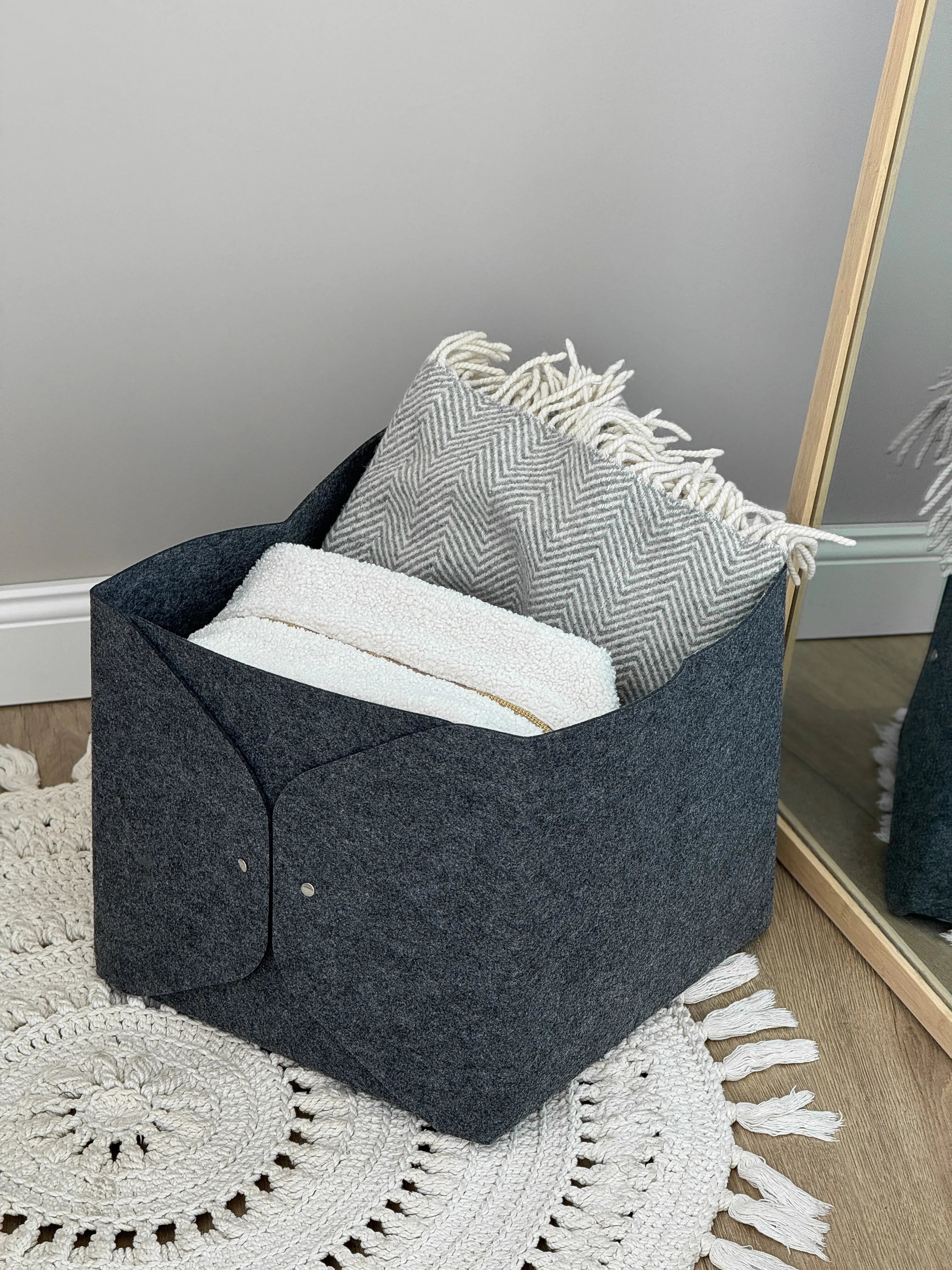 Felt box slipper basket