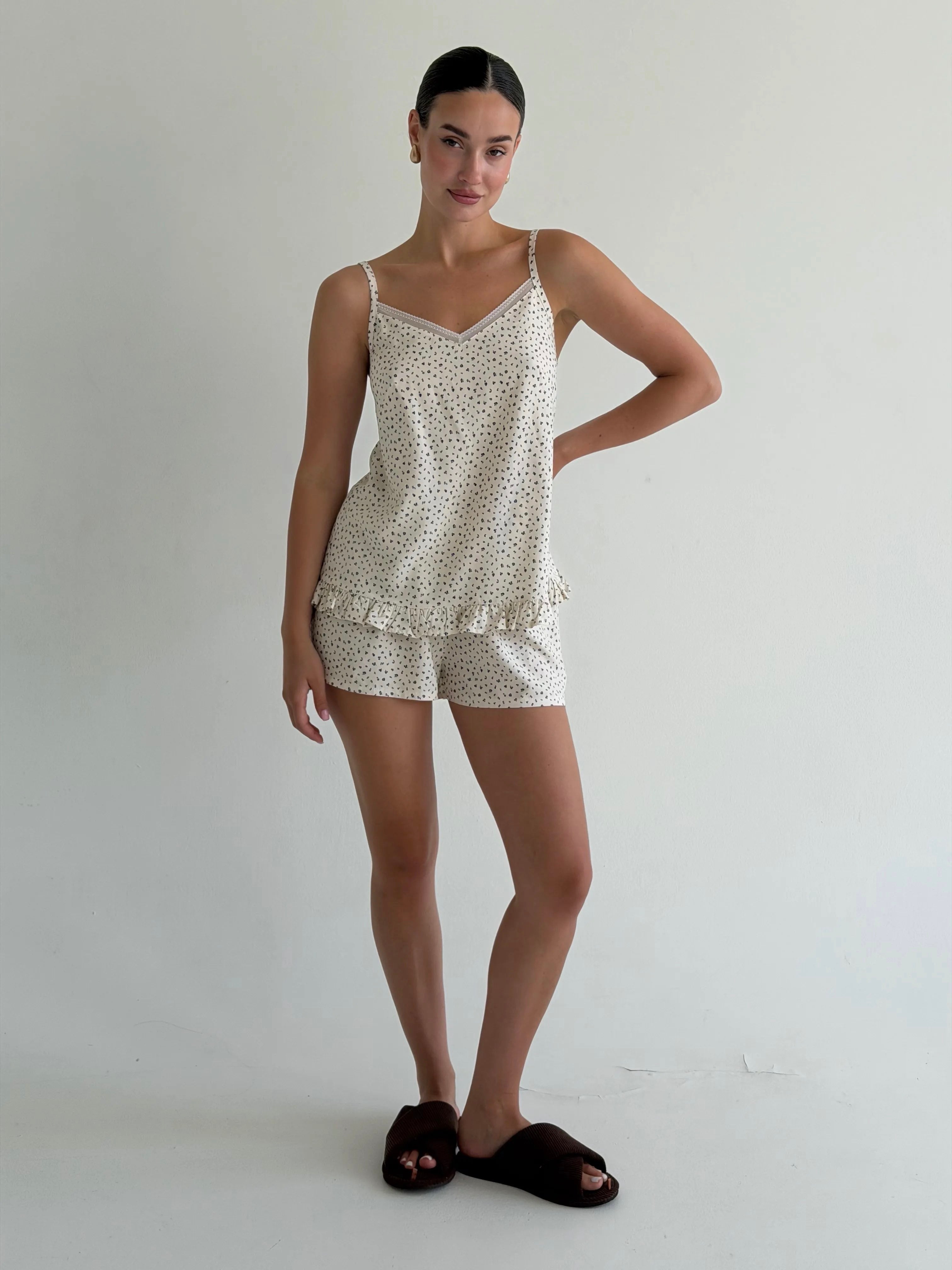 STAPLE T-SHIRT AND SHORTS SUIT BLUE FLOWERS ON BEIGE