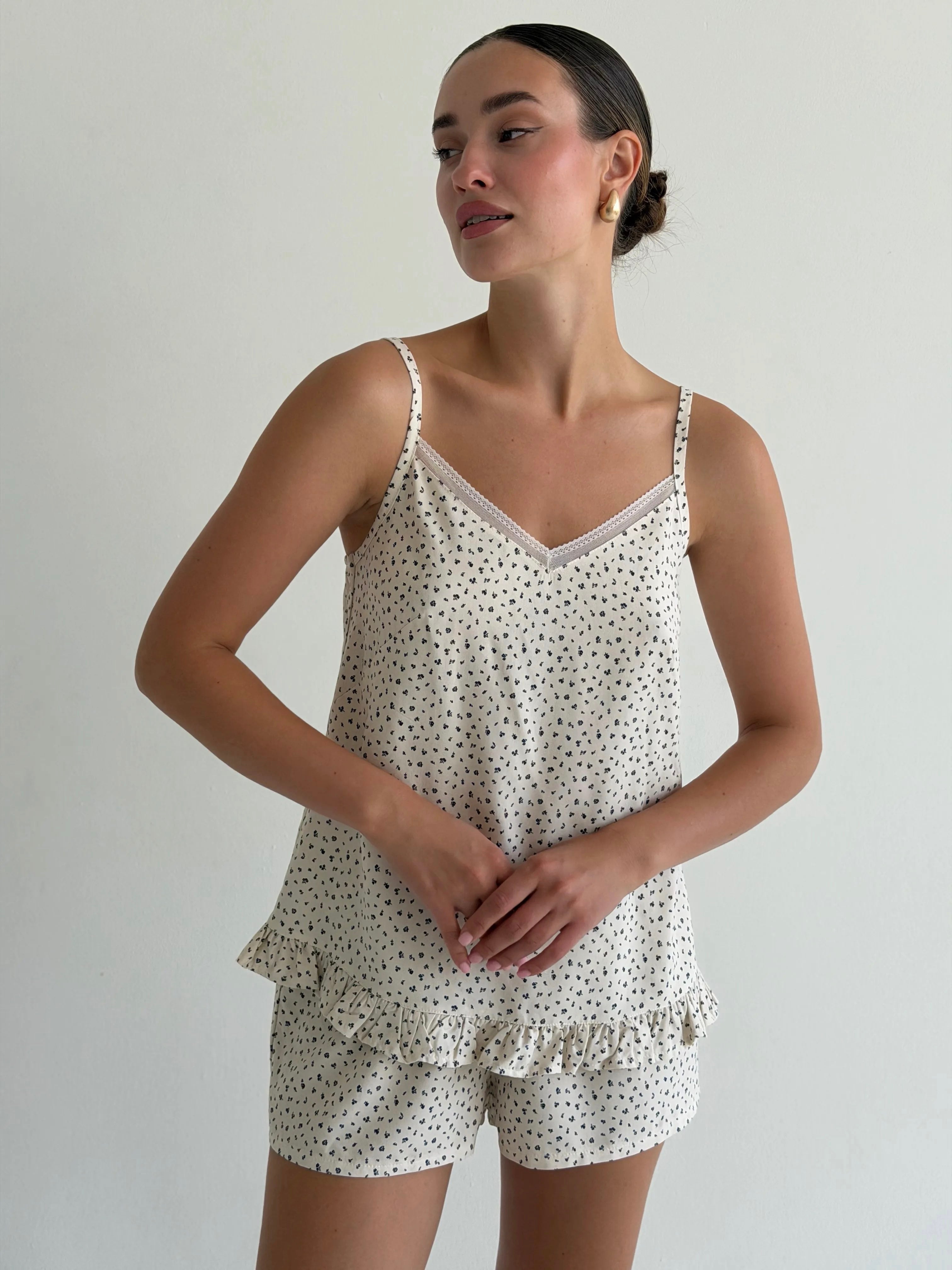 STAPLE T-SHIRT AND SHORTS SUIT BLUE FLOWERS ON BEIGE