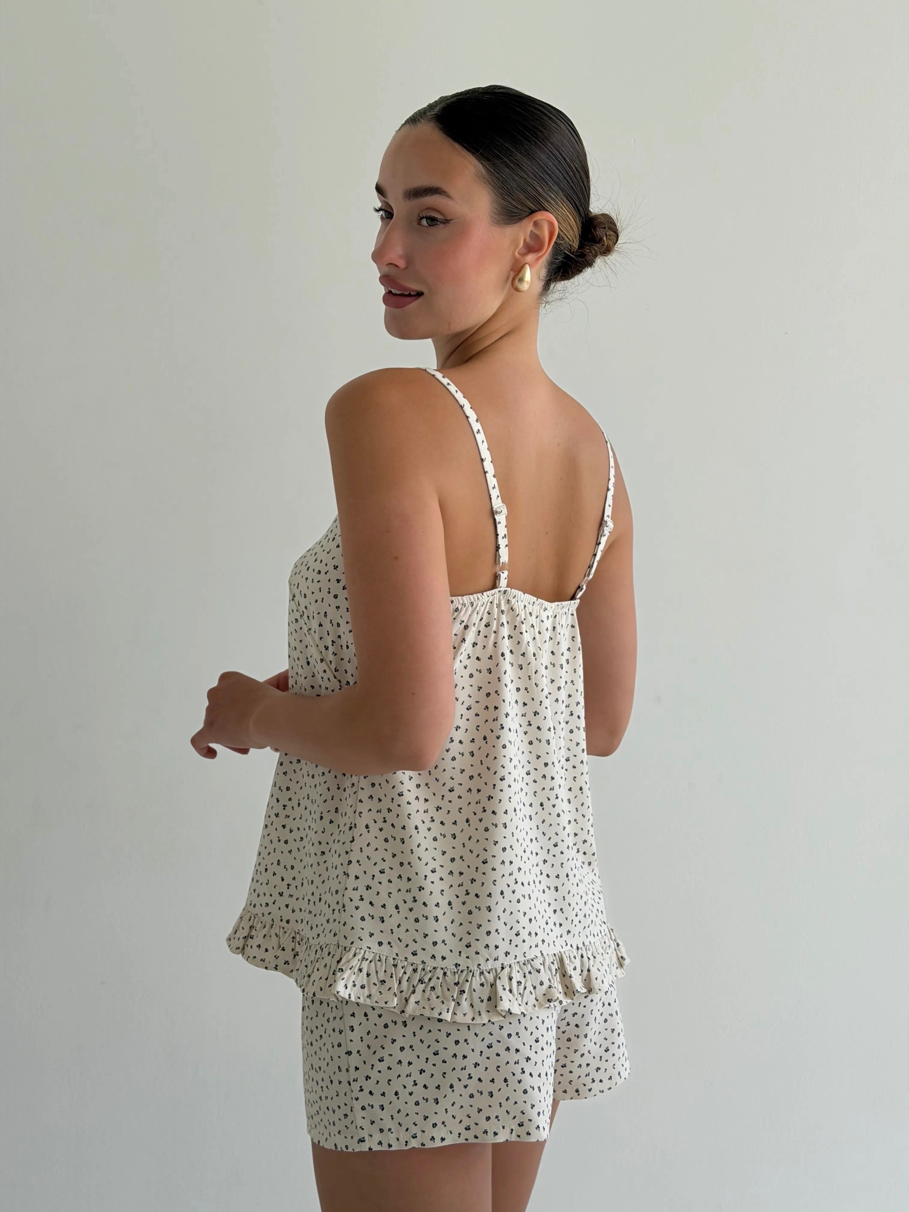 STAPLE T-SHIRT AND SHORTS SUIT BLUE FLOWERS ON BEIGE