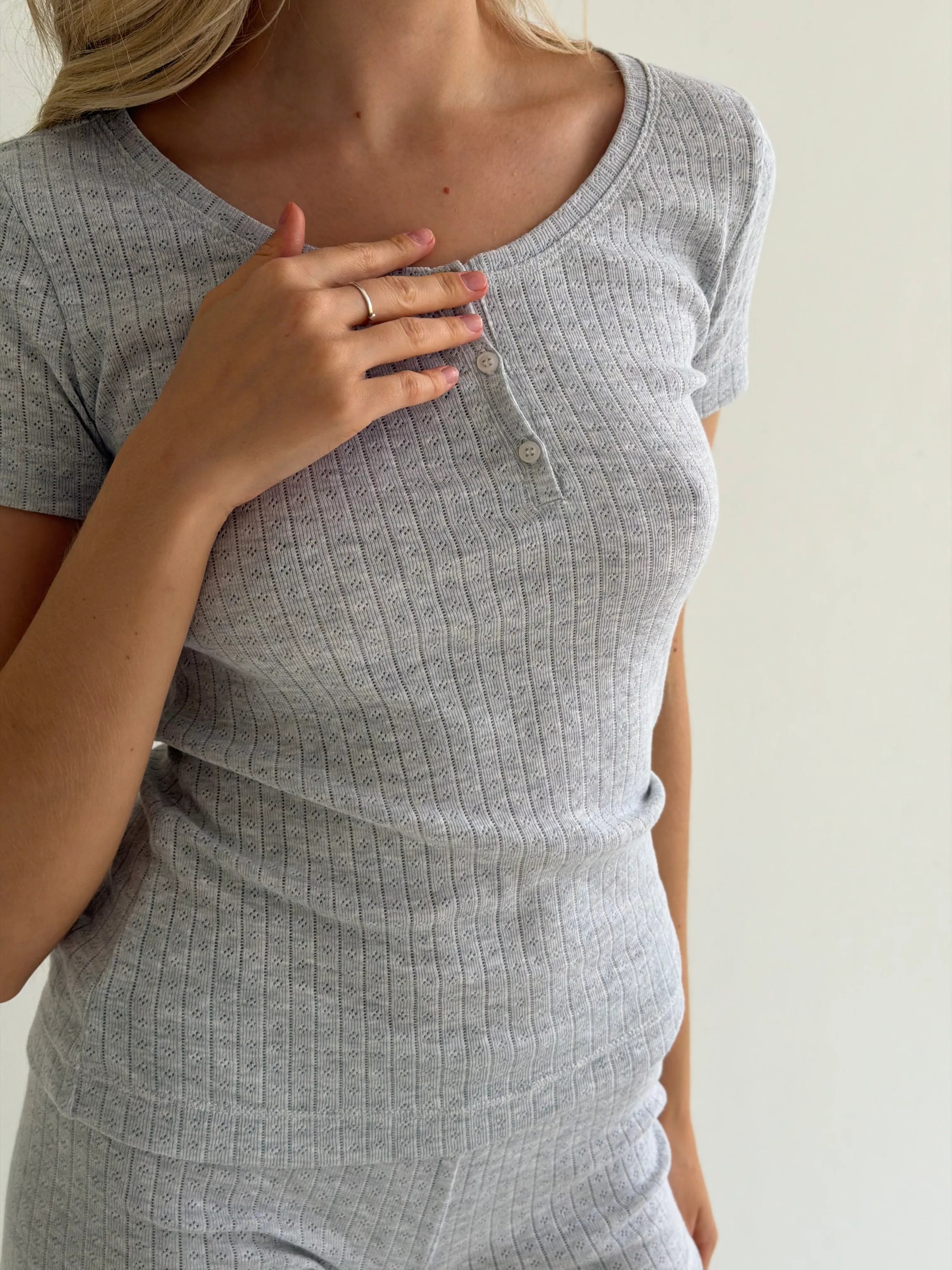 Ribbed T-shirt with buttons, gray