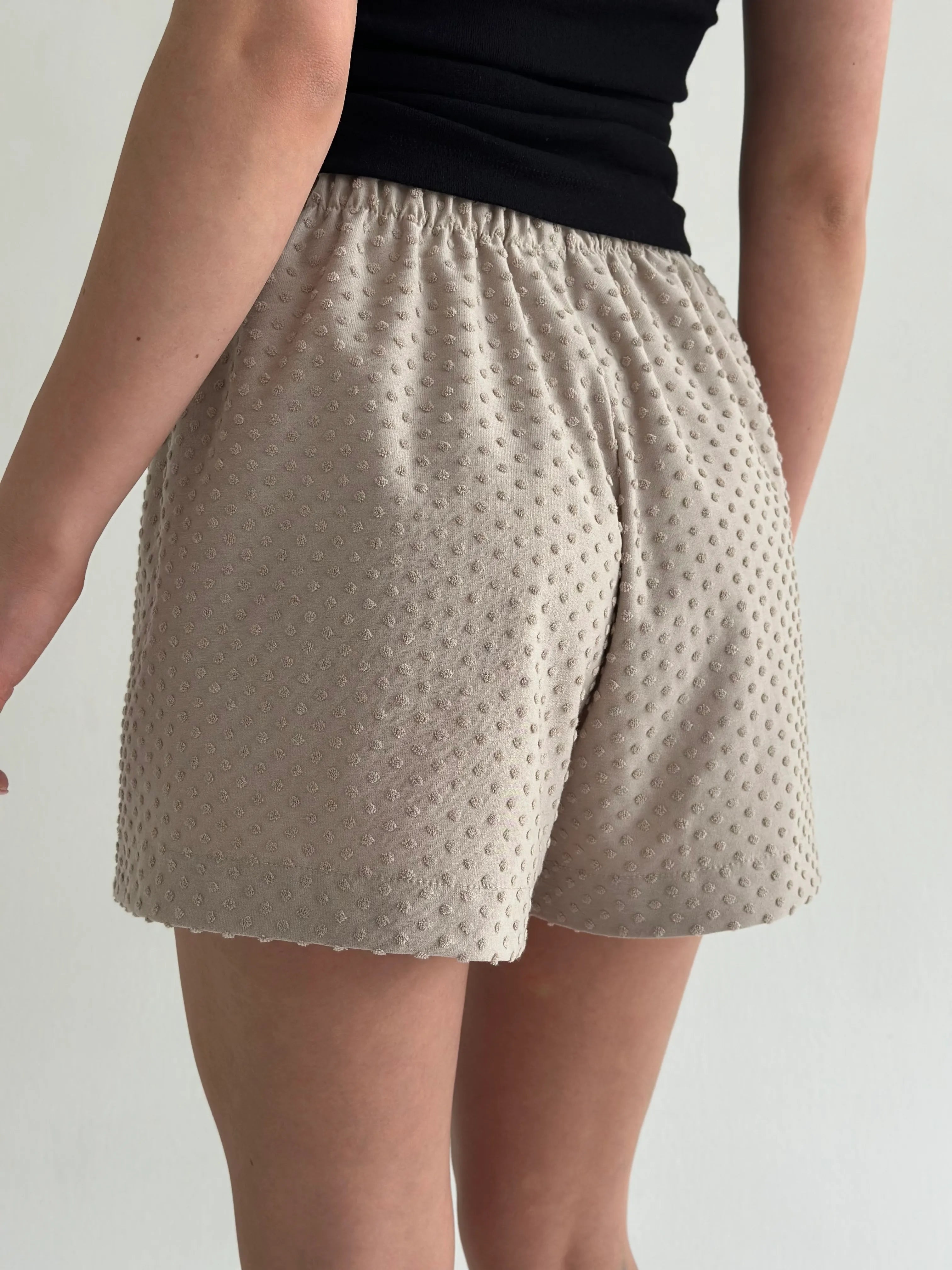 Mono terry shorts in polka dots beige