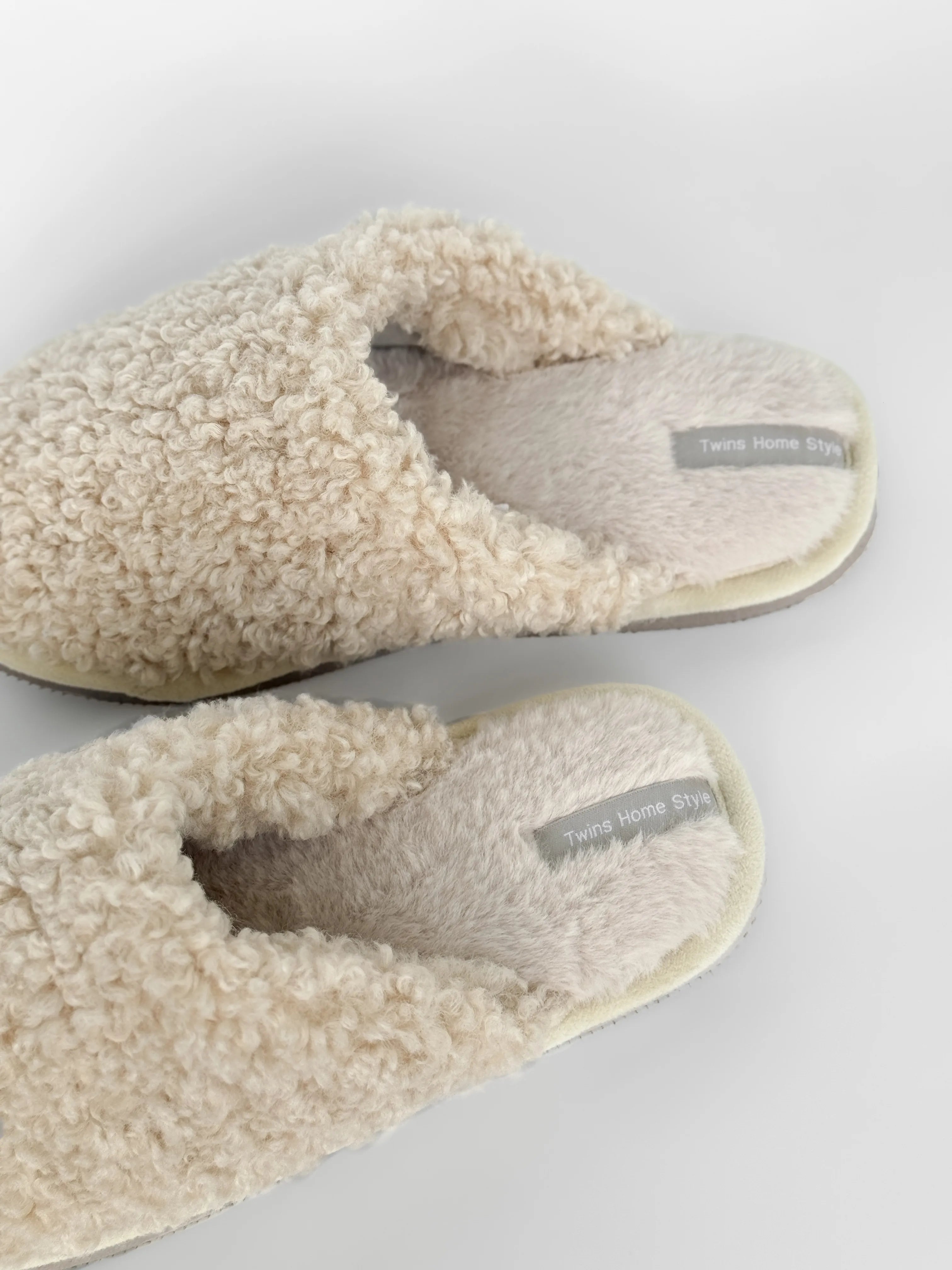 Women's slippers HS-OZ curly milk fur