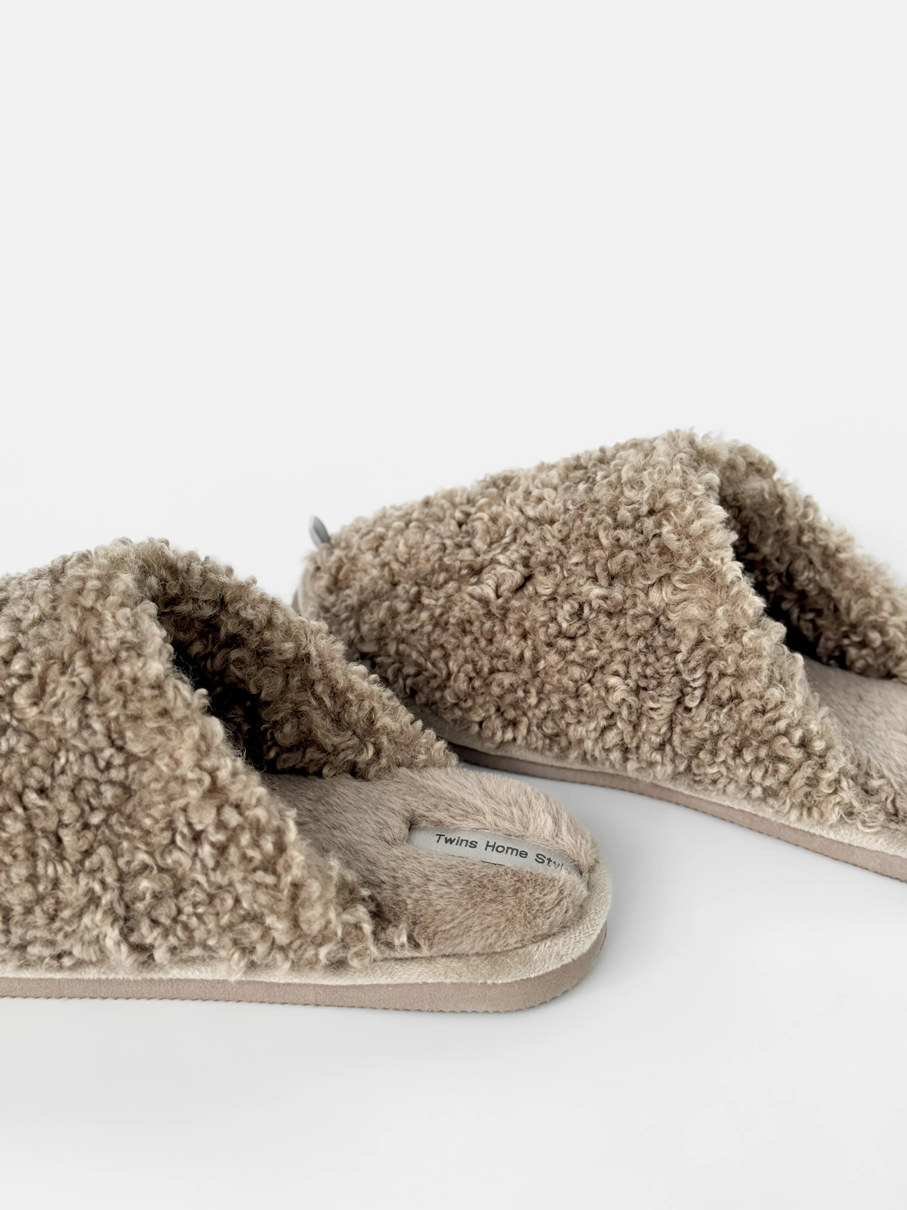Women's slippers HS-OZ fur curly gray