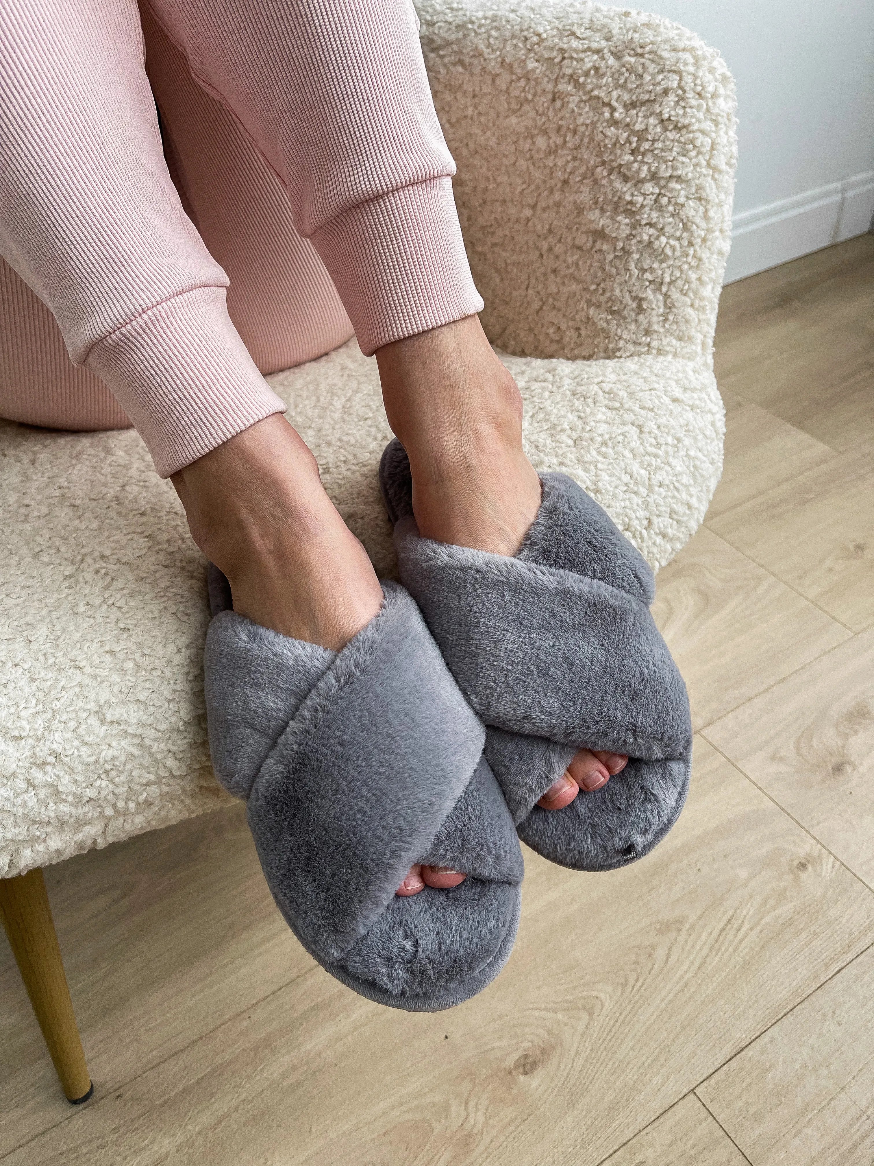 Women's slippers HS-LUX fur dark gray