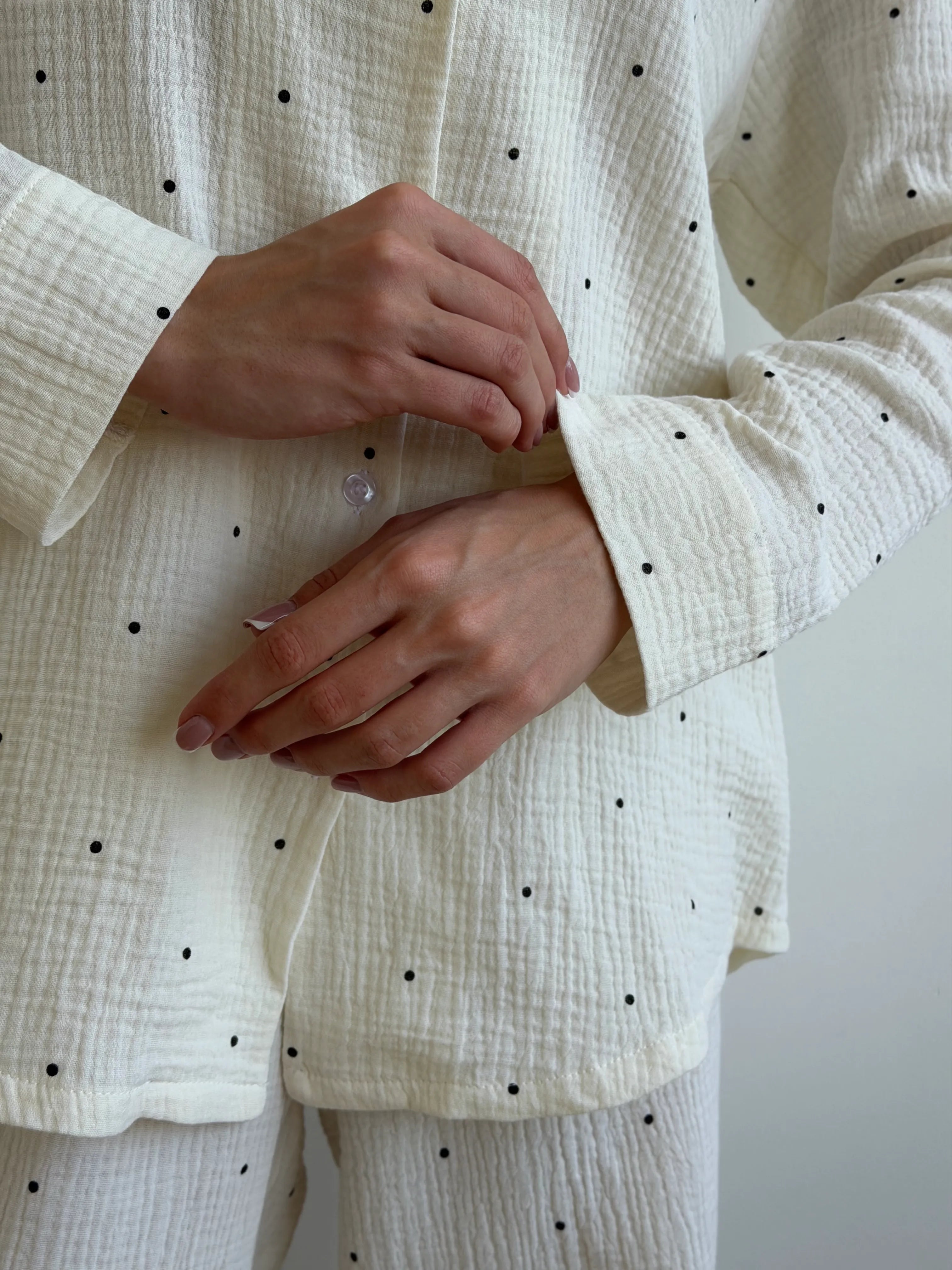 Long sleeve shirt and trousers muslin large black peas on milk suit