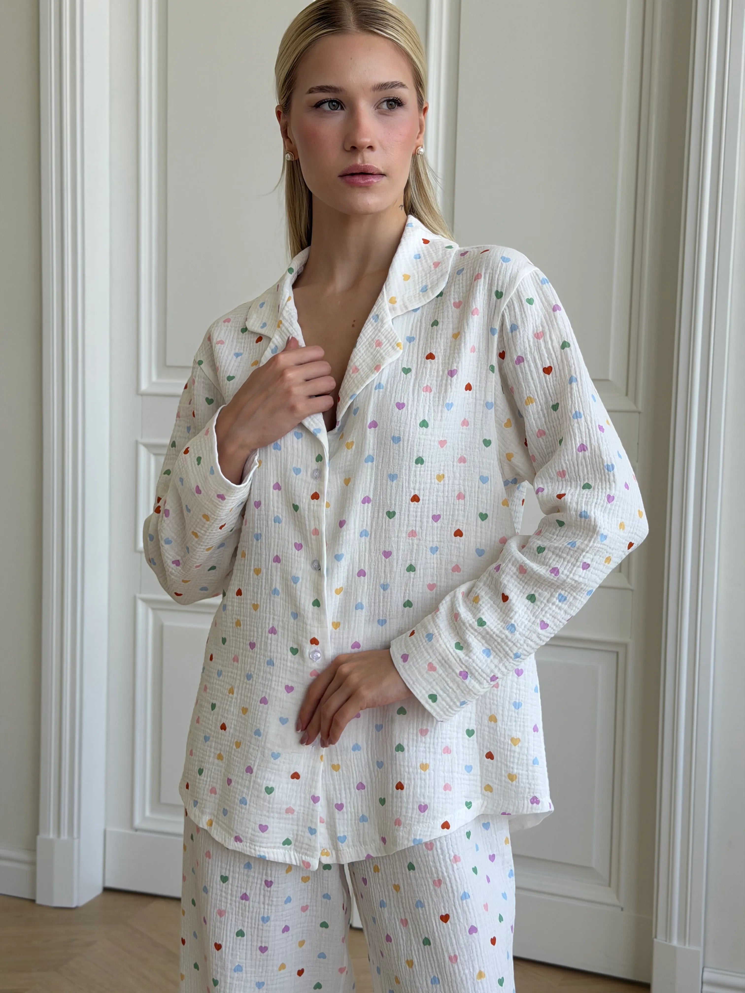 Suit long sleeve shirt and pants muslin hearts multicolored on white