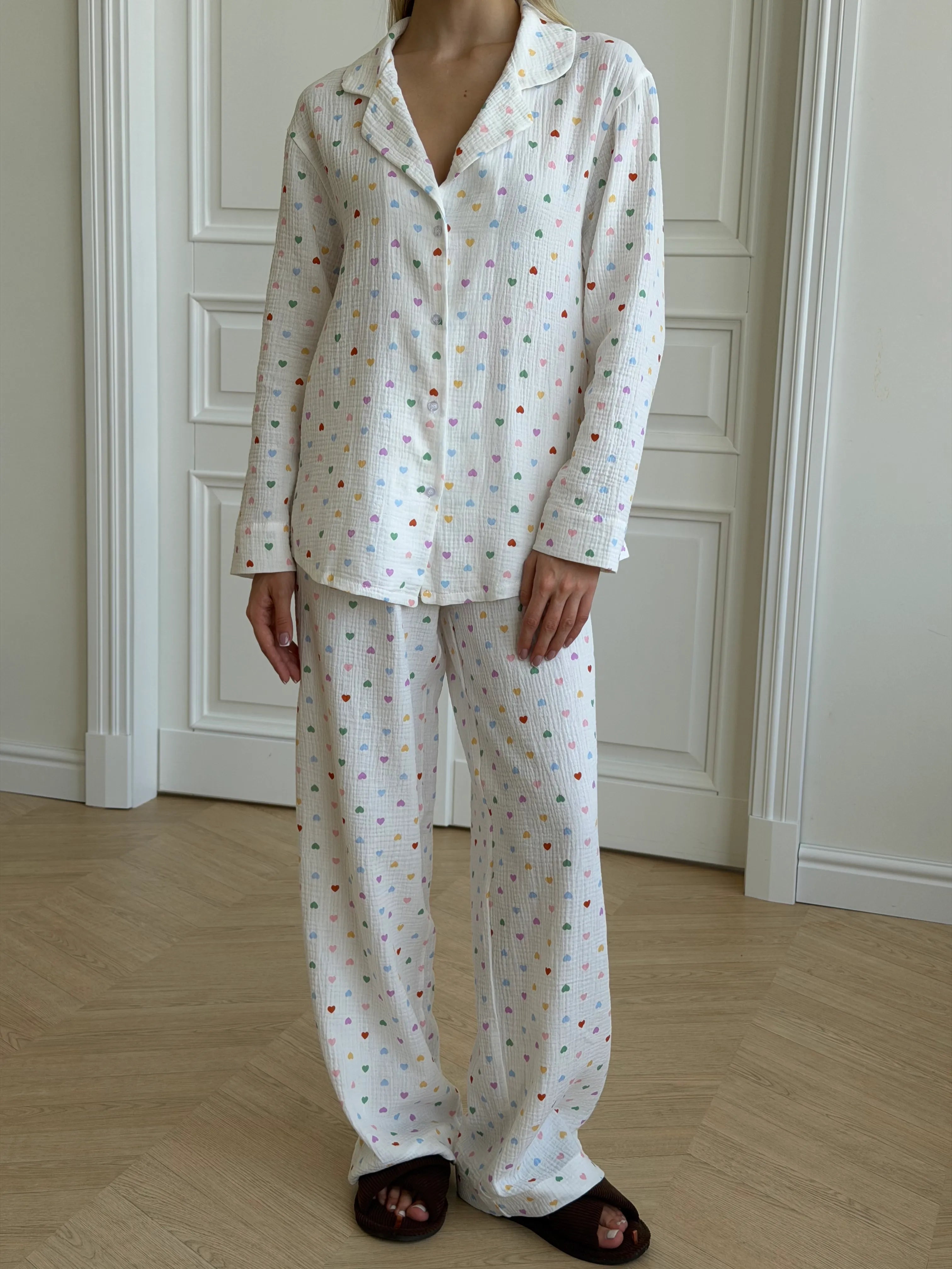 Suit long sleeve shirt and pants muslin hearts multicolored on white