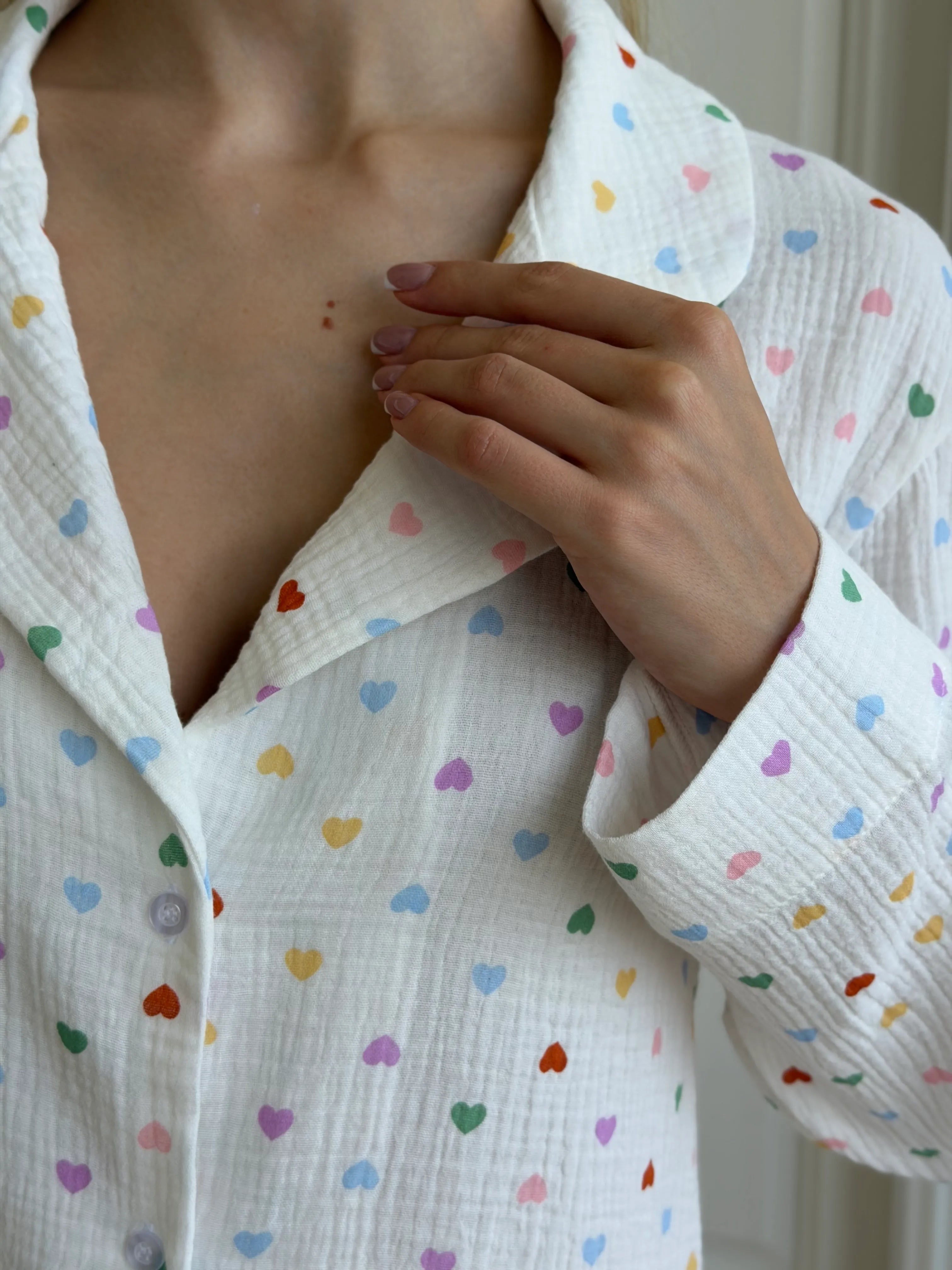 Suit long sleeve shirt and pants muslin hearts multicolored on white