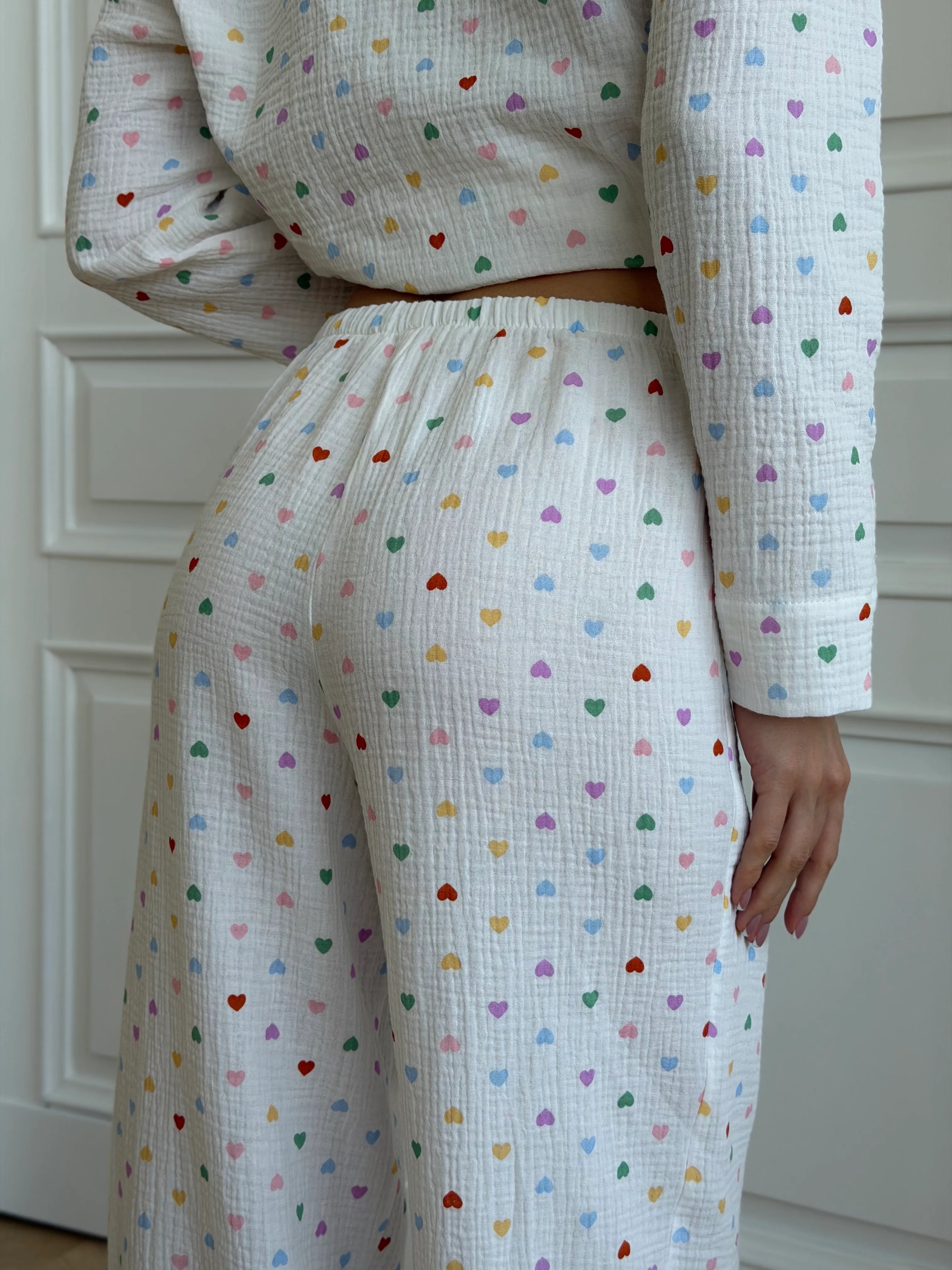 Suit long sleeve shirt and pants muslin hearts multicolored on white