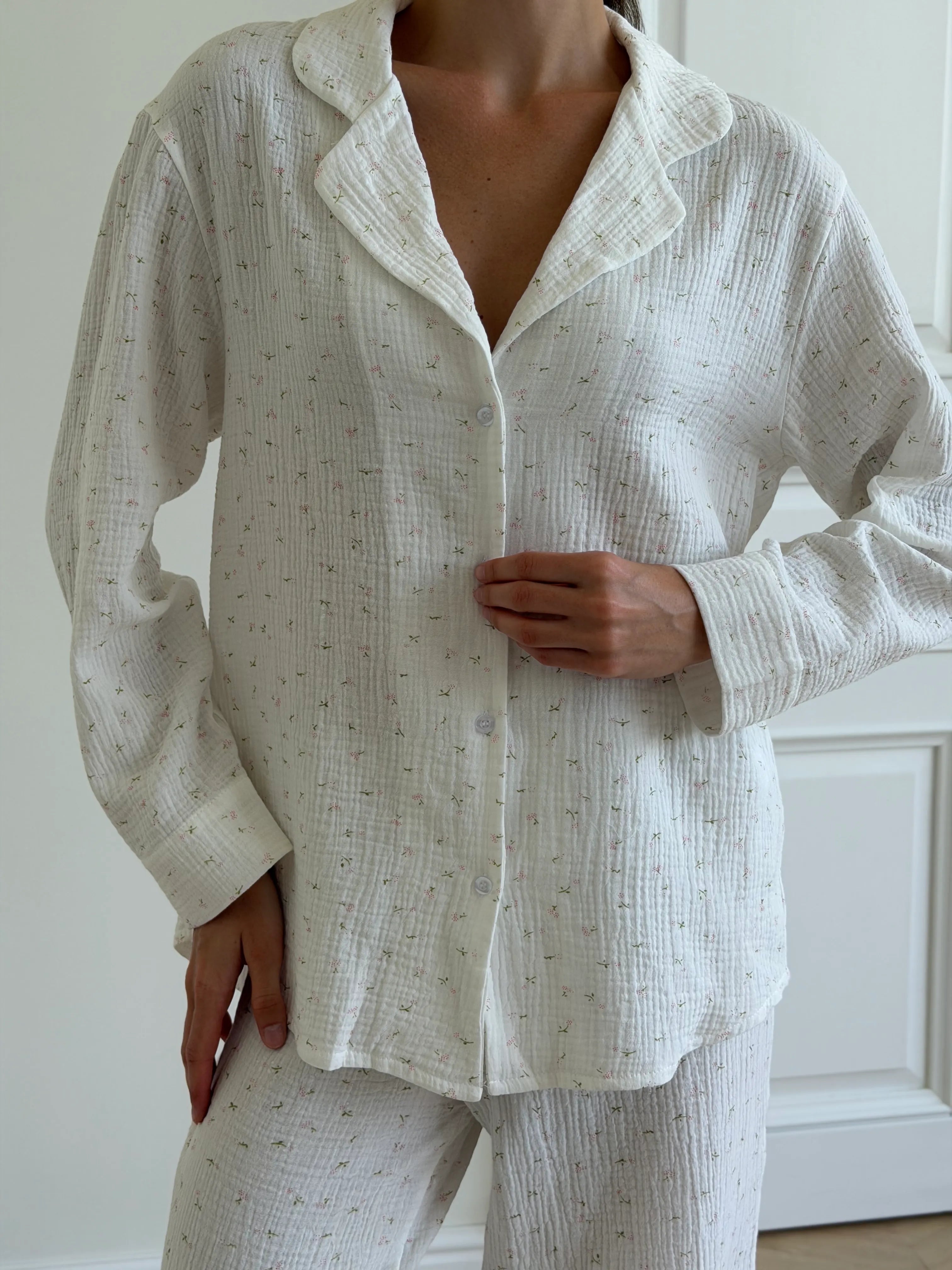 Suit long sleeve shirt and pants muslin reaper chamomile on milk
