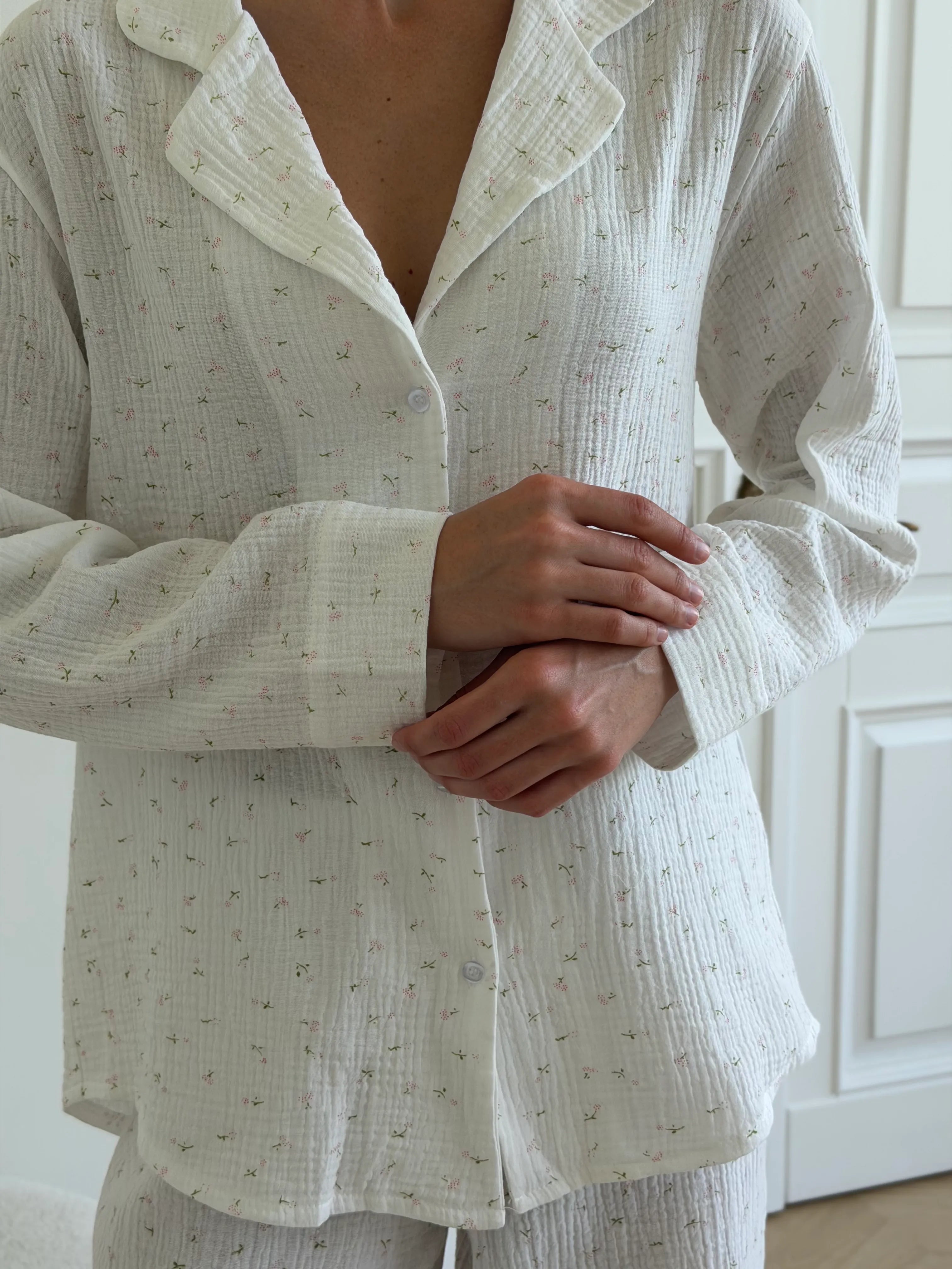 Suit long sleeve shirt and pants muslin reaper chamomile on milk