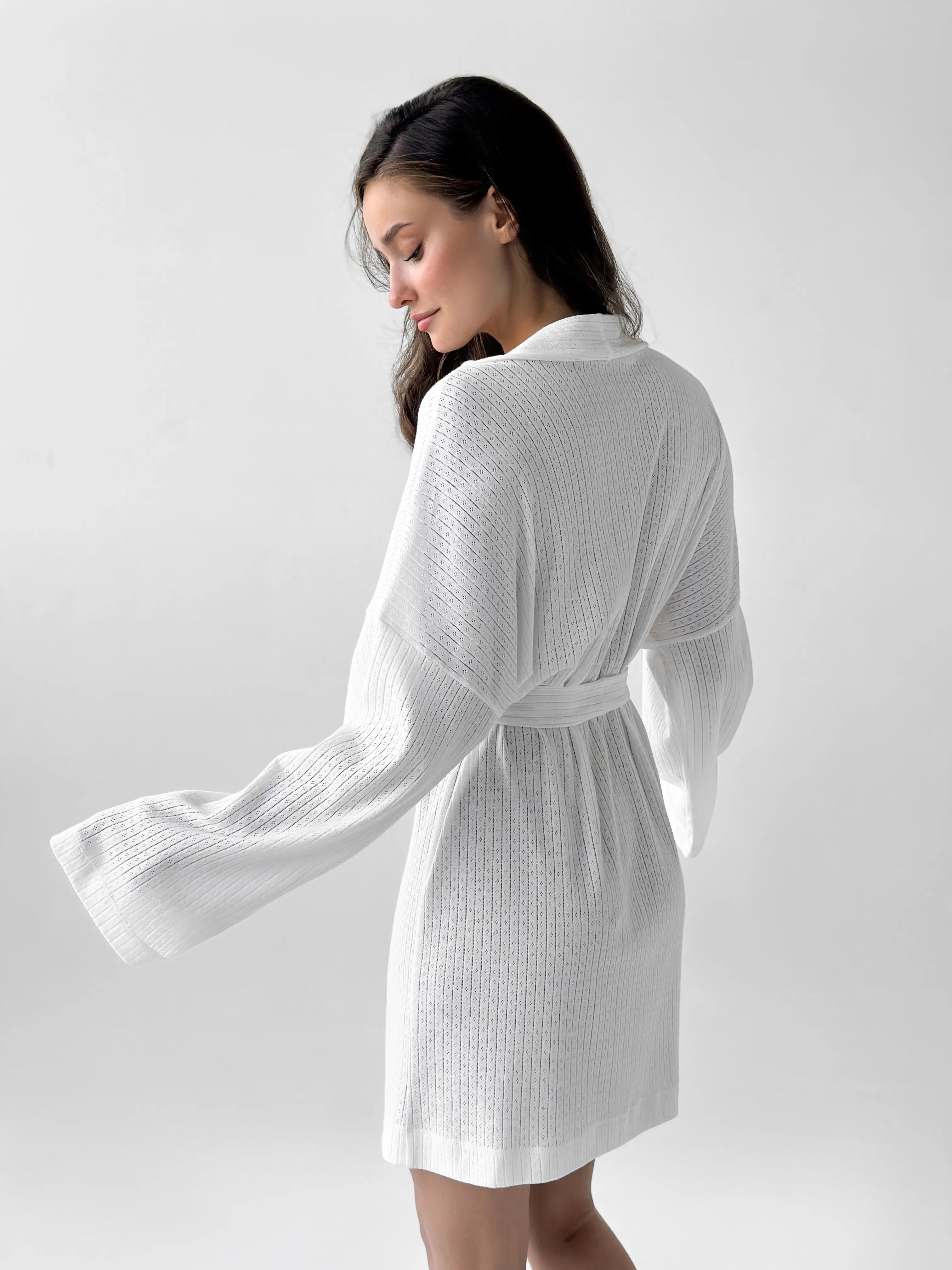 Ribbed short milky bathrobe
