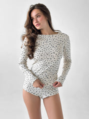 Ribbed long-sleeve milky with blue flower (without button)