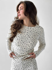 Ribbed long-sleeve milky with blue flower (without button)