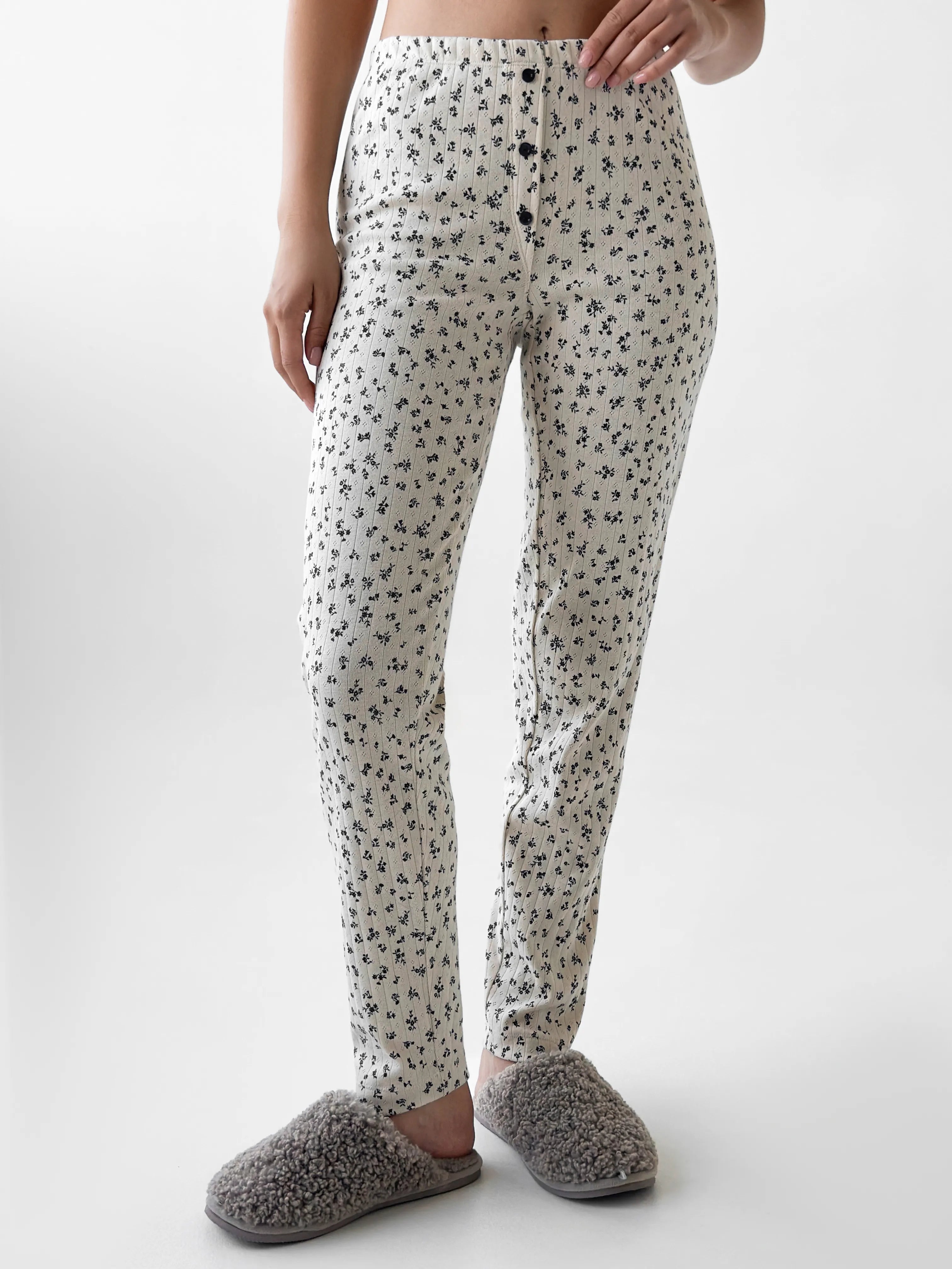 Ribbed milk joggers with a blue flower