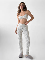 Ribbed milk joggers with a blue flower