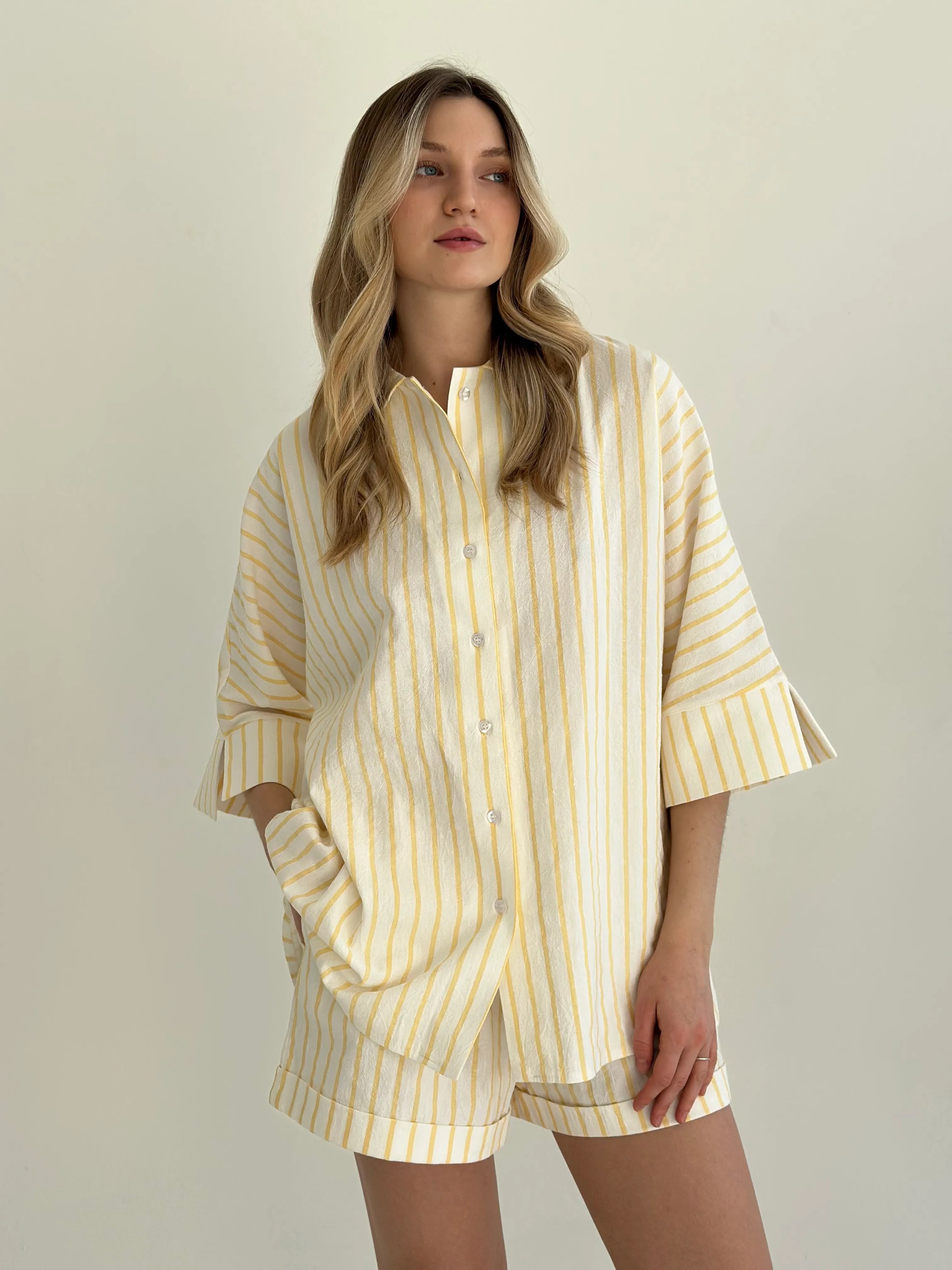 Shirt and shorts suit, cotton "yellow stripe on milk"
