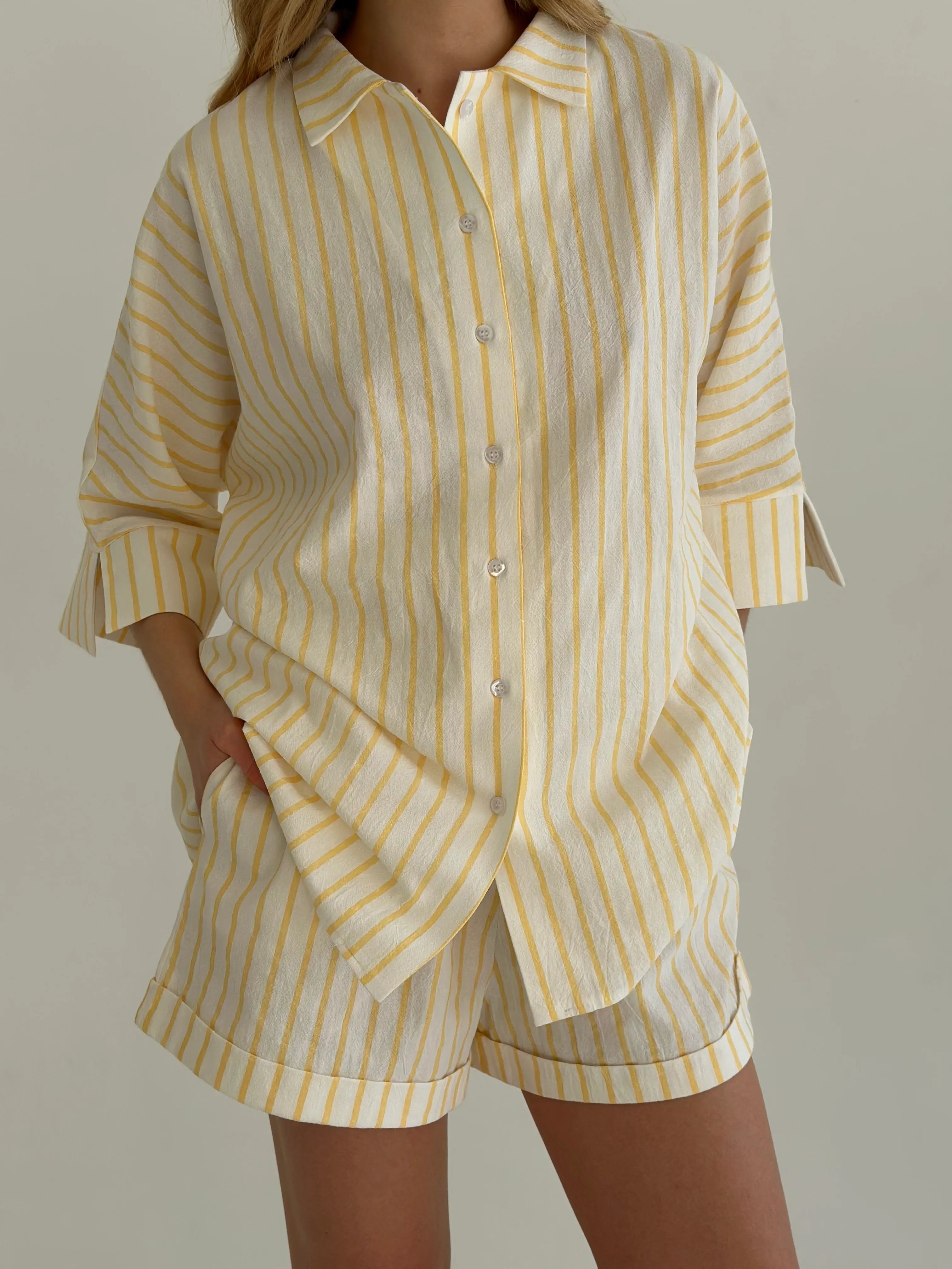 Shirt and shorts suit, cotton "yellow stripe on milk"