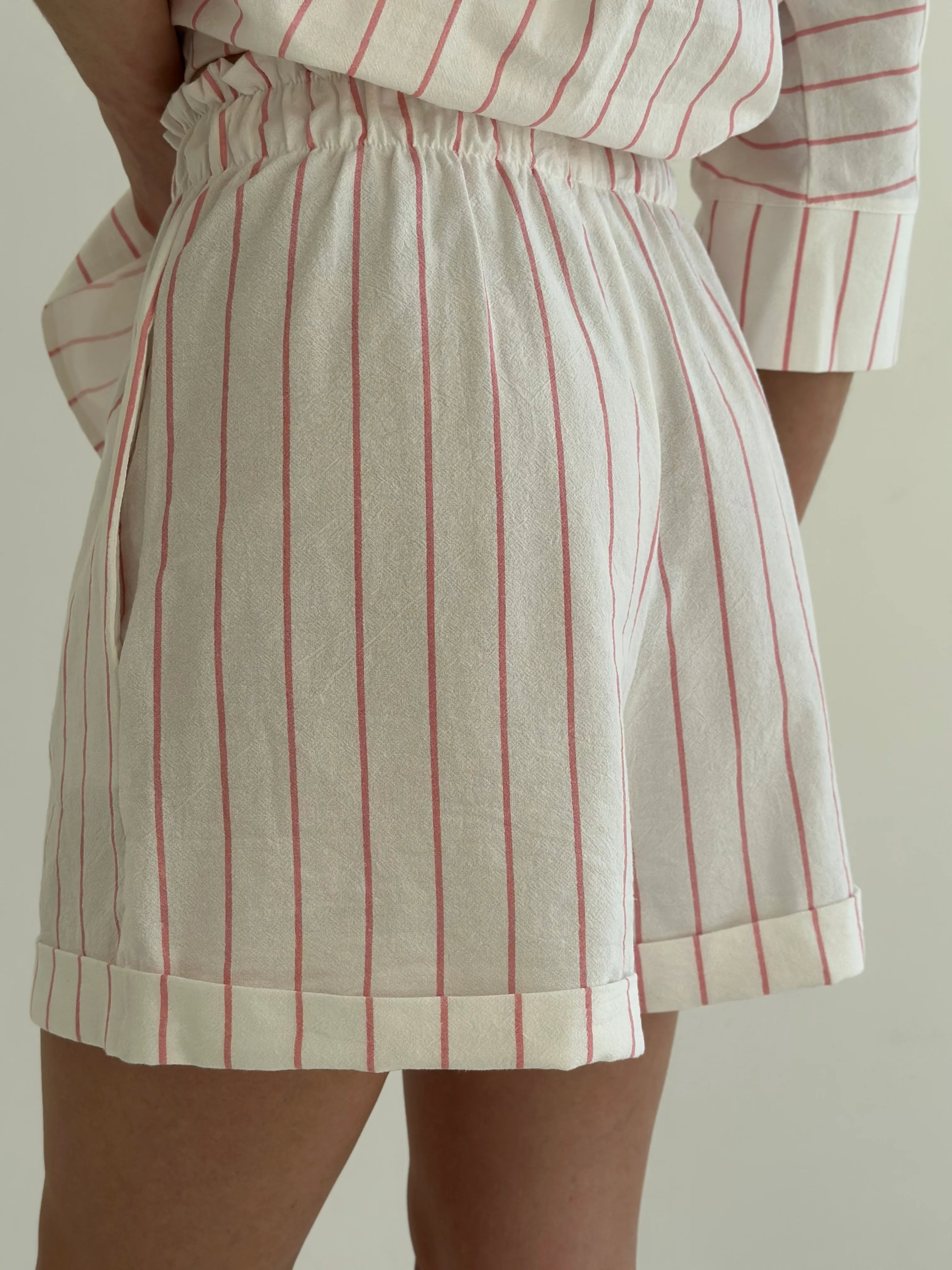 Shirt and shorts suit, cotton "pink stripe on milk"