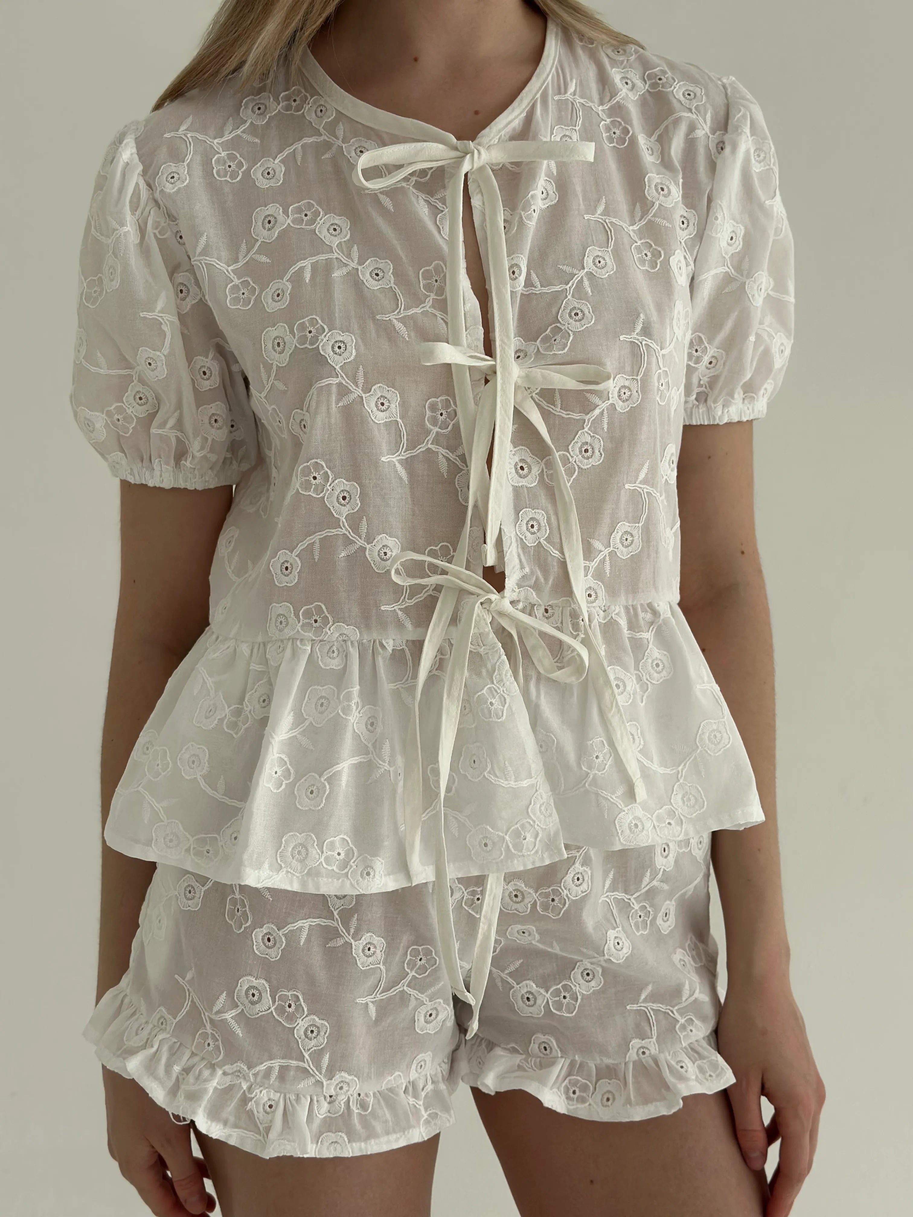 Tie-dye blouse and ruffled shorts suit, cambric flowers, milky