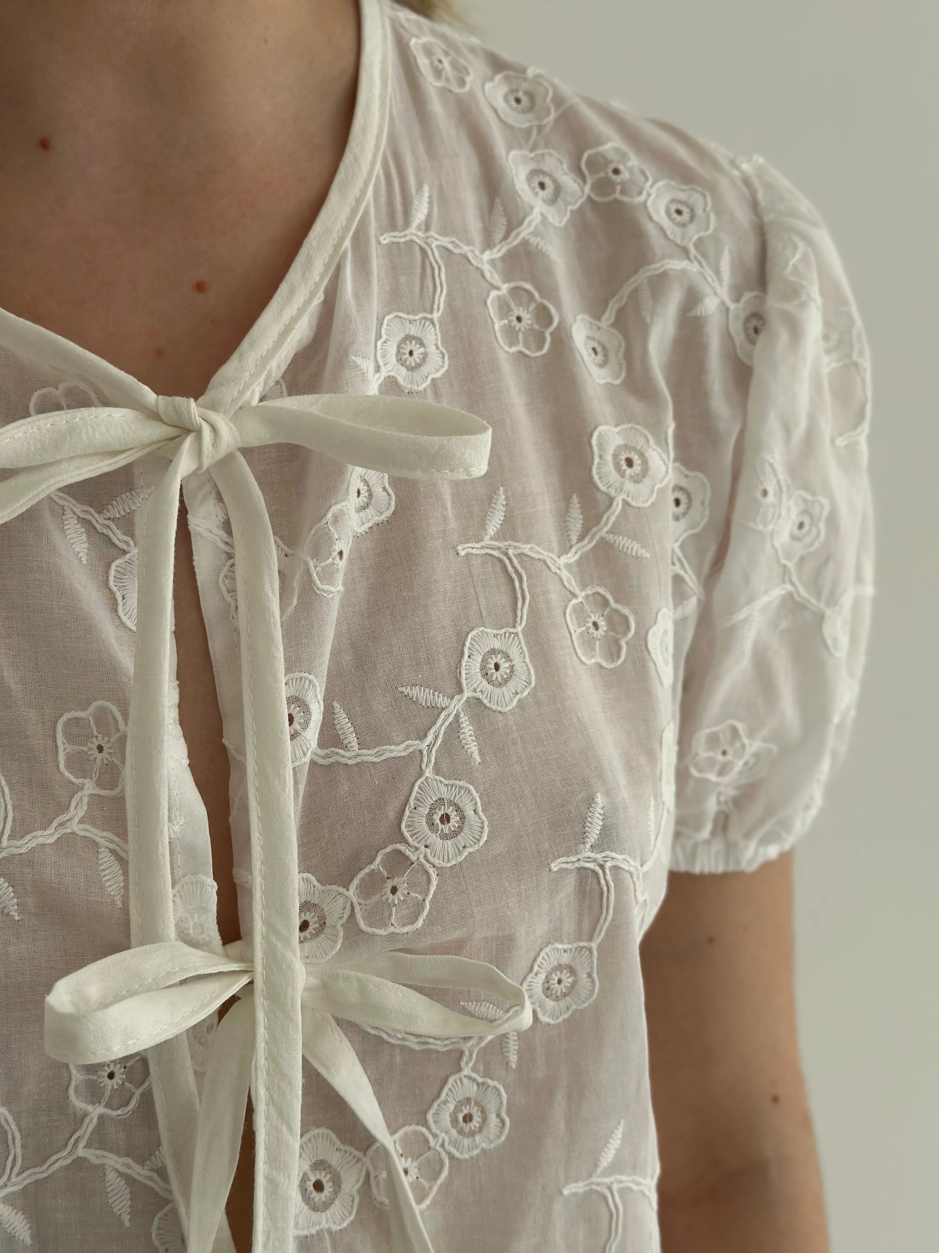Tie-dye blouse and ruffled shorts suit, cambric flowers, milky