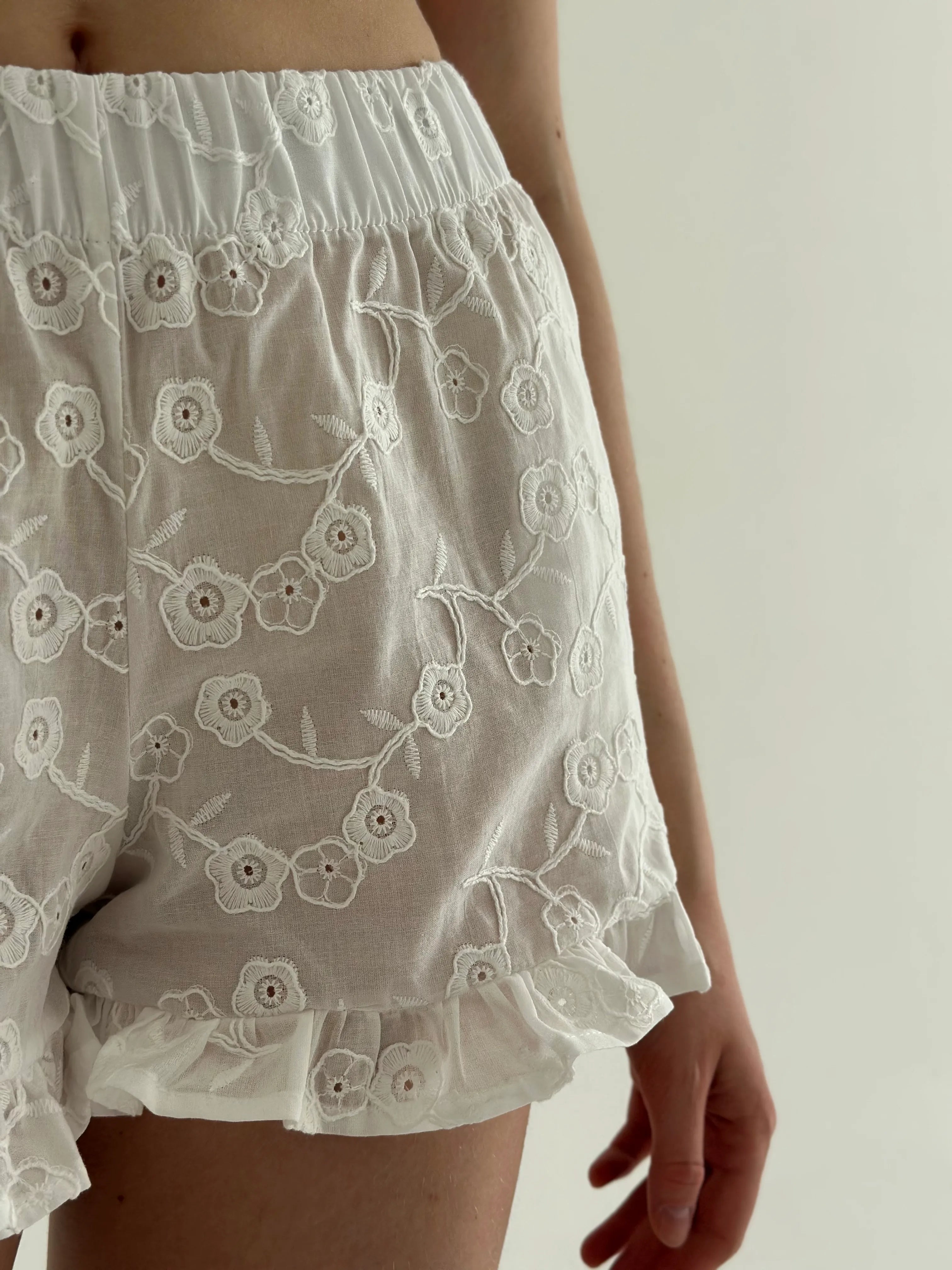 Tie-dye blouse and ruffled shorts suit, cambric flowers, milky
