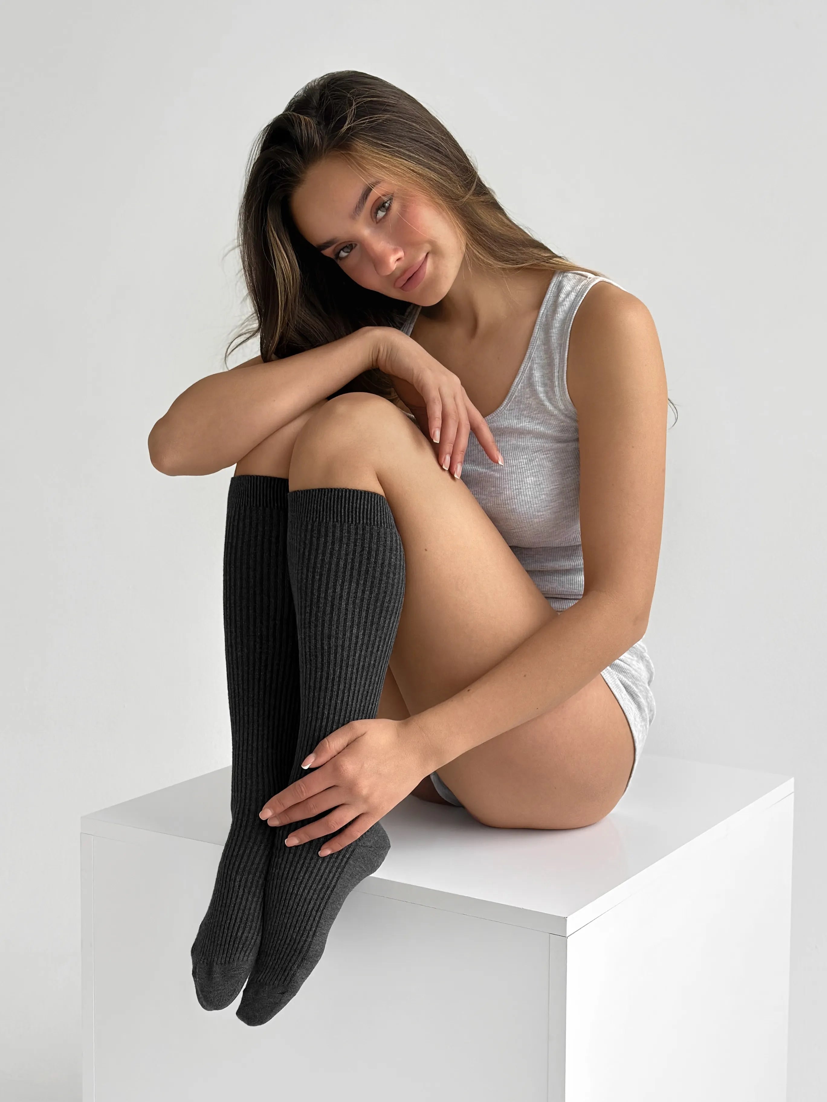 Dark grey melange knee-high socks