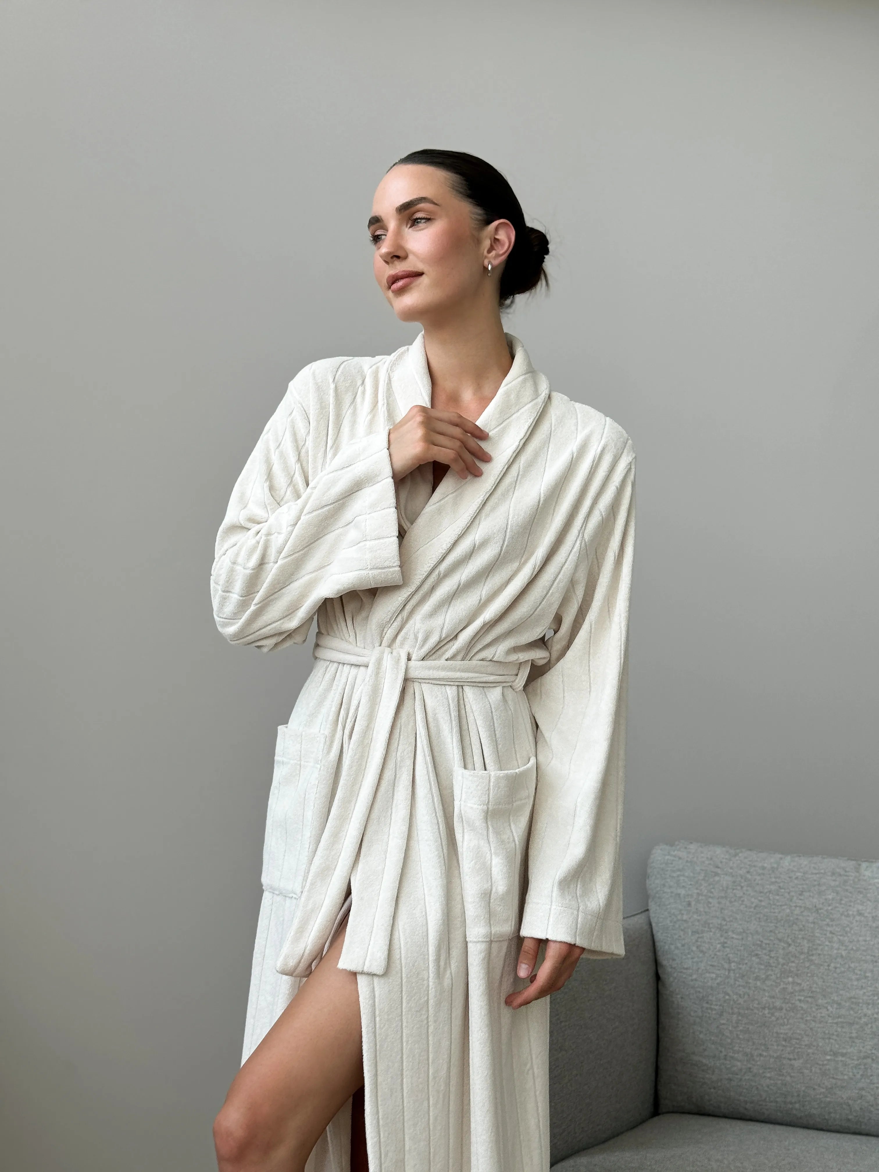 Striped milky-colored mahra robe
