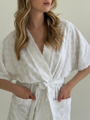 Short terry jacquard flower robe, white