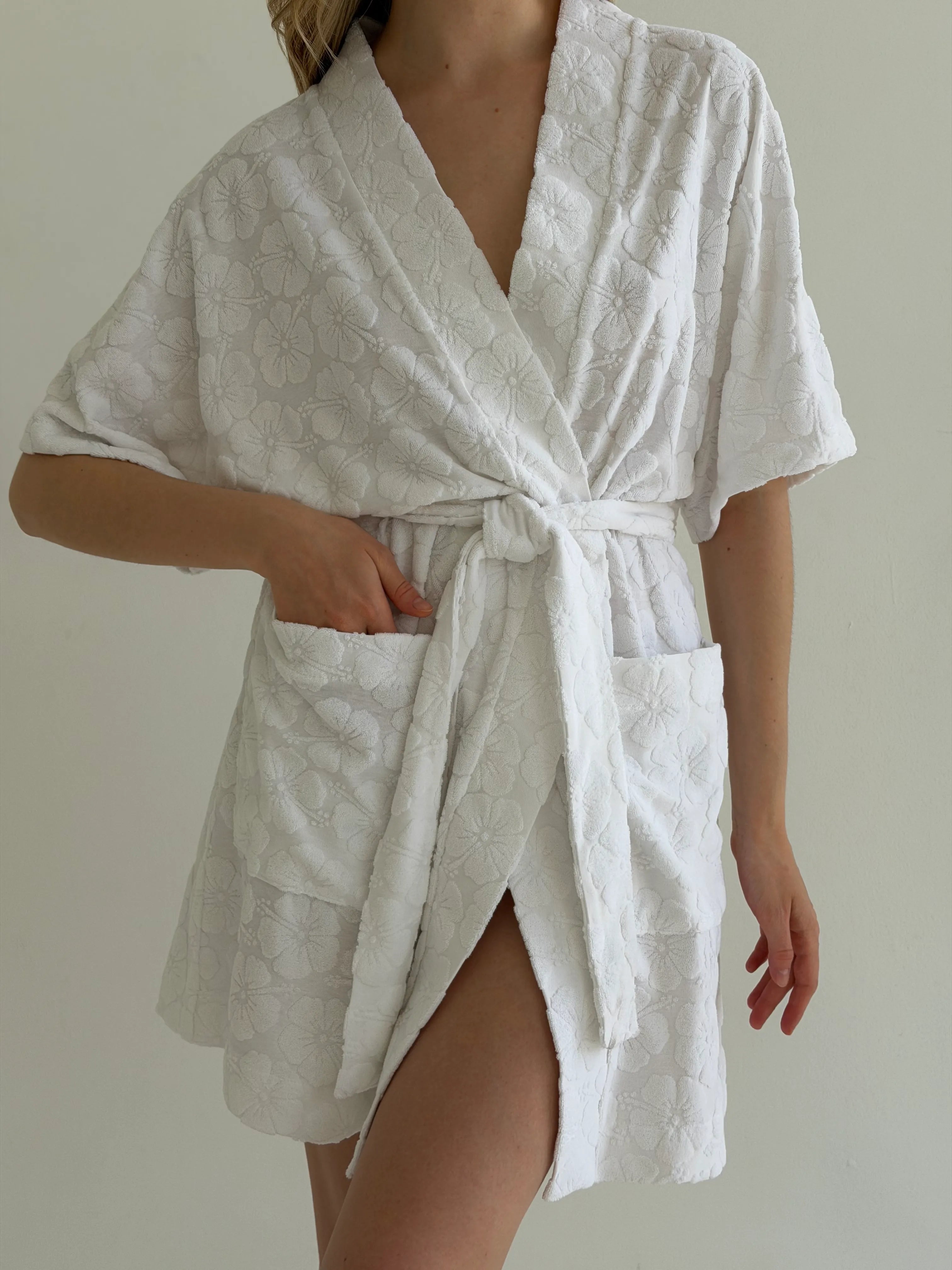Short terry jacquard flower robe, white