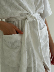 Short terry jacquard flower robe, white