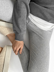 Light gray leggings