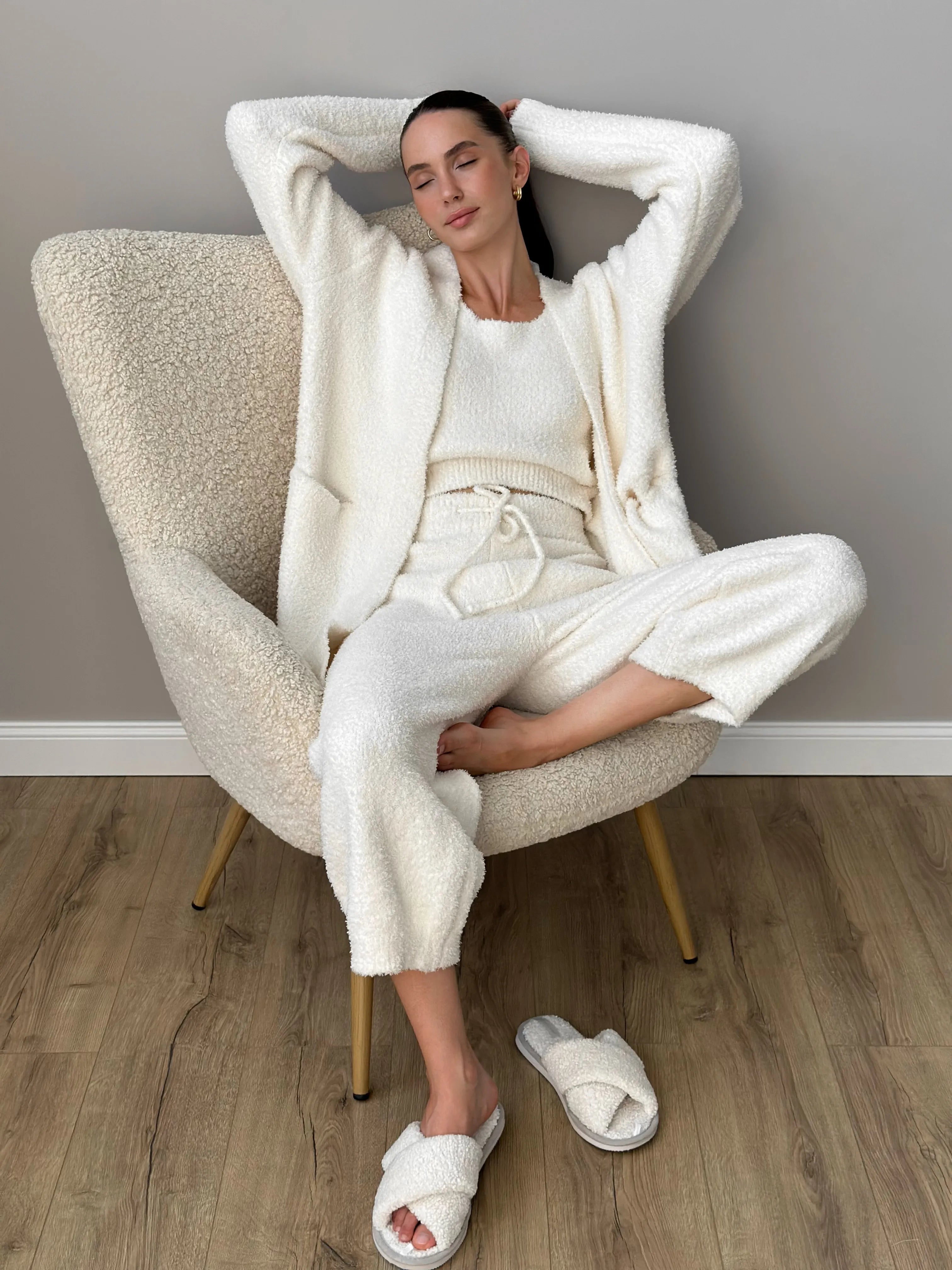 Soft knitted fluffy top milky