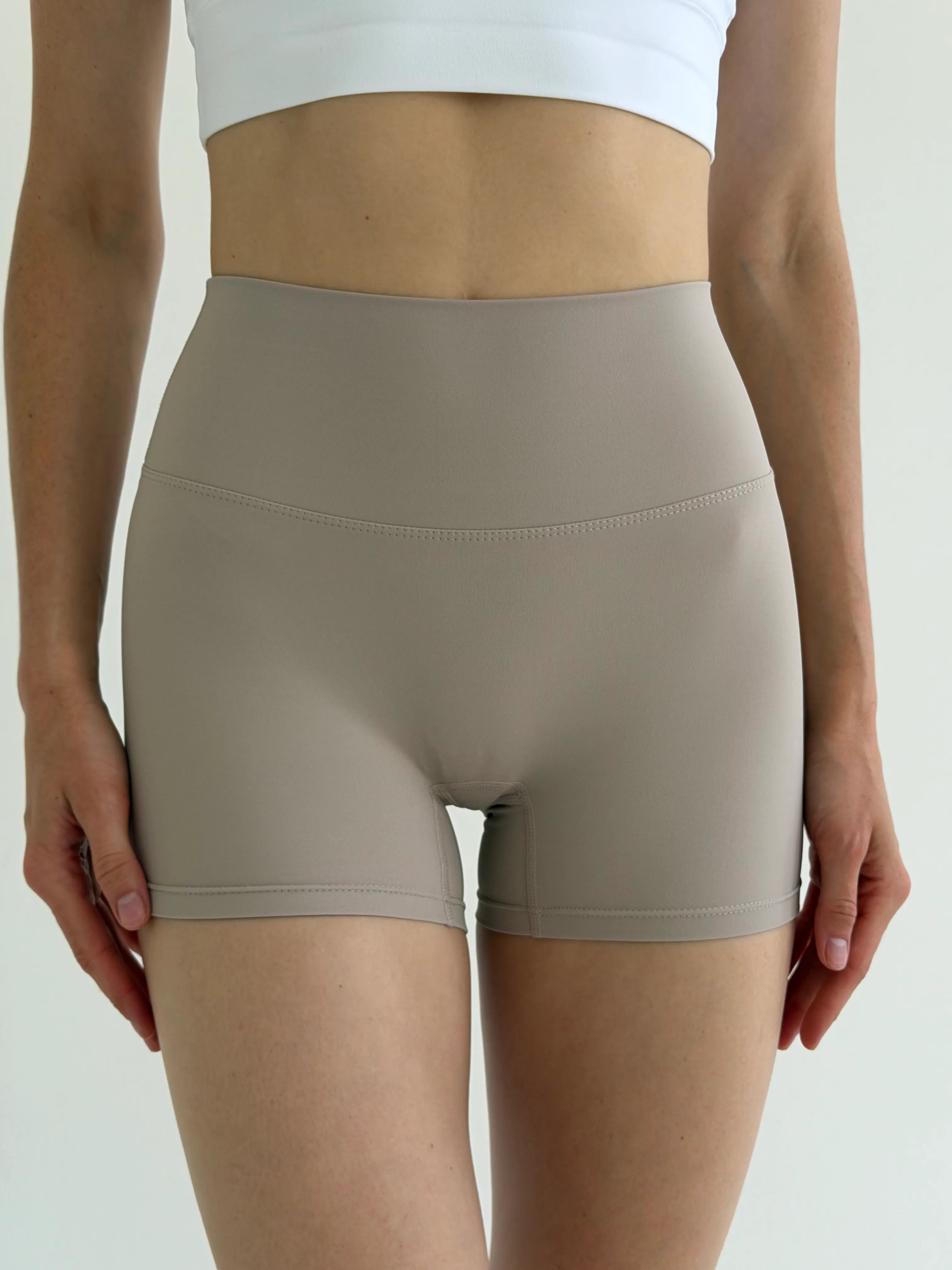 Yoga shorts beige