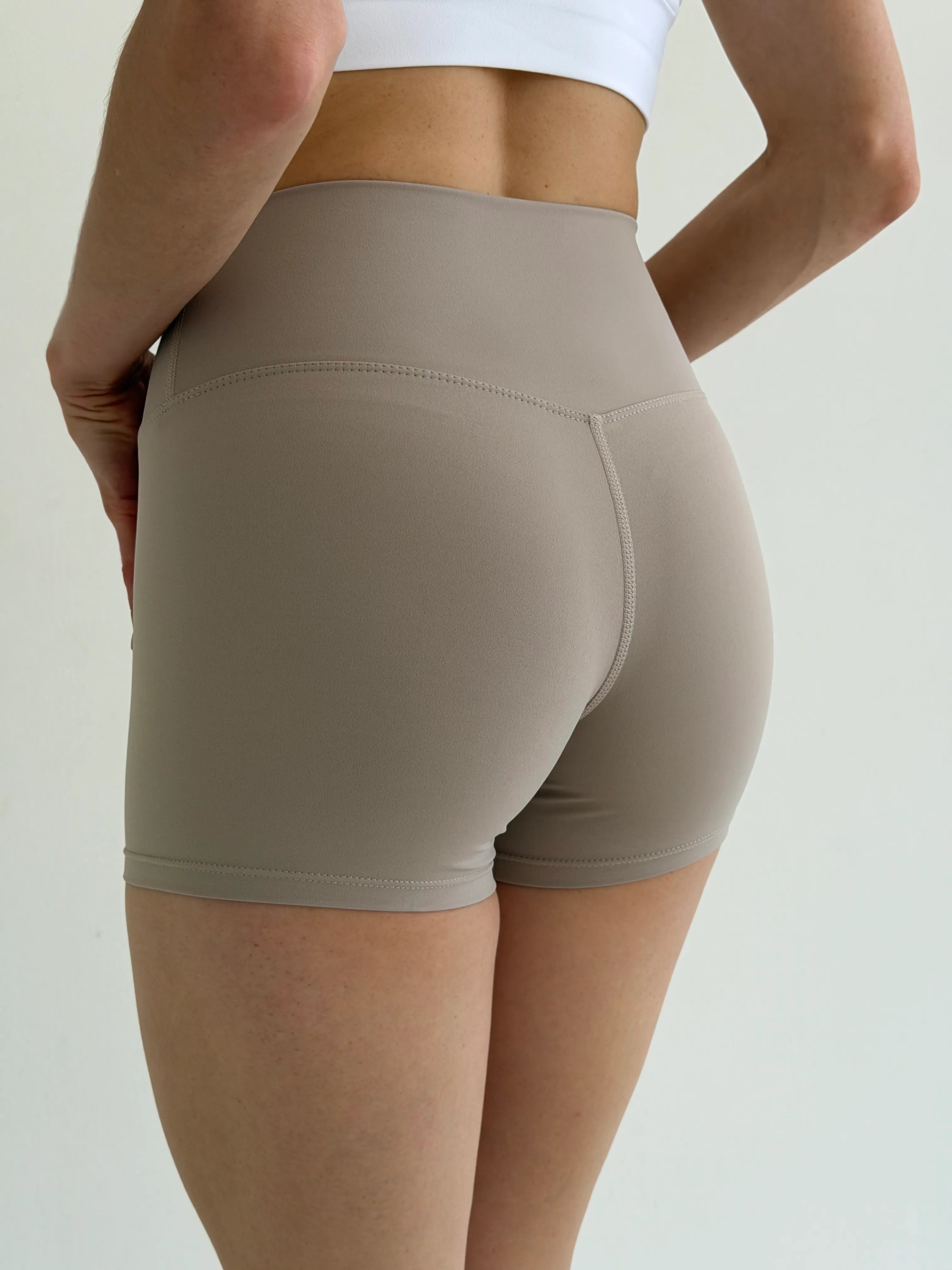 Yoga shorts beige