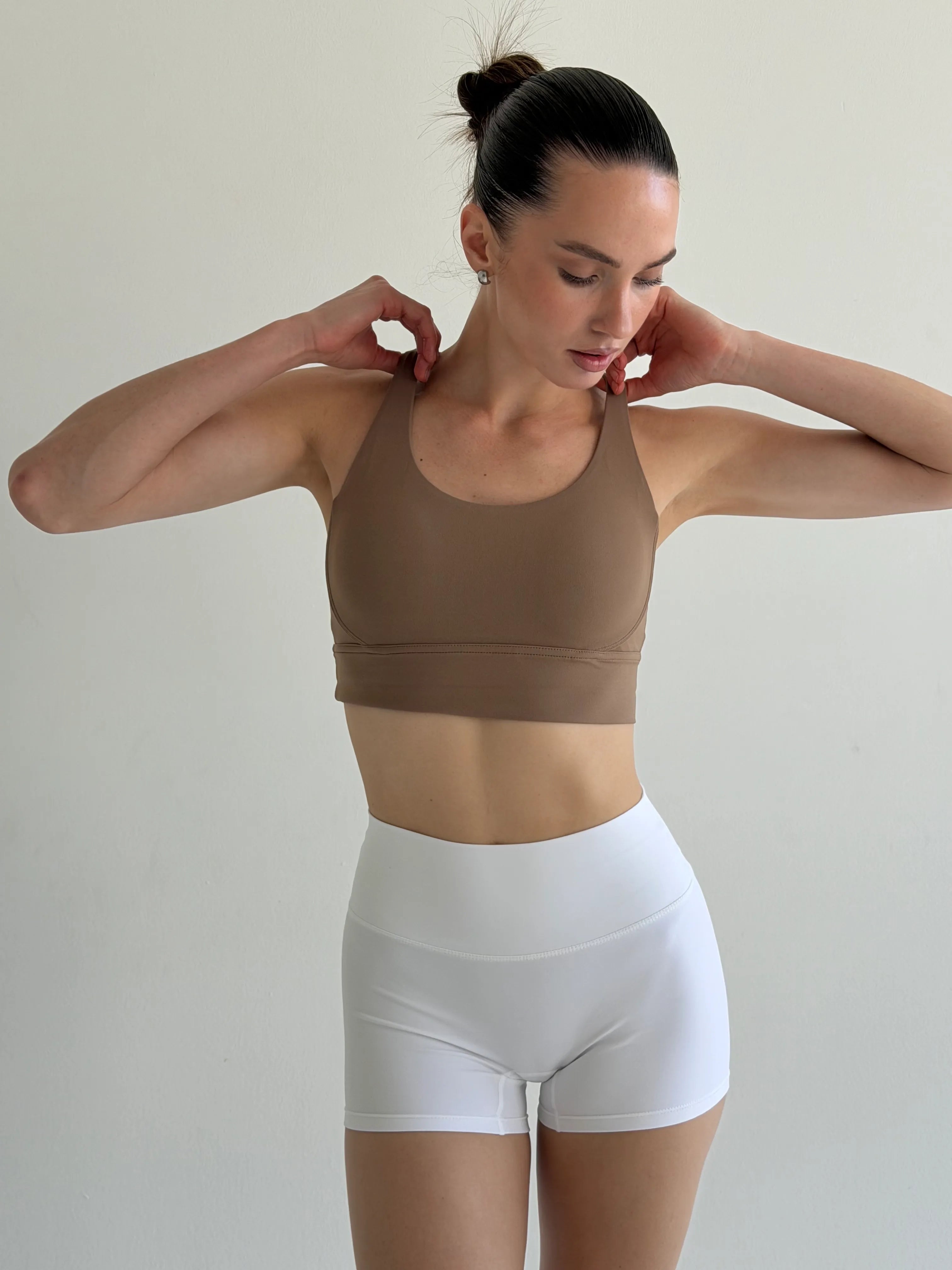 Yoga top with crisscross straps cappuccino