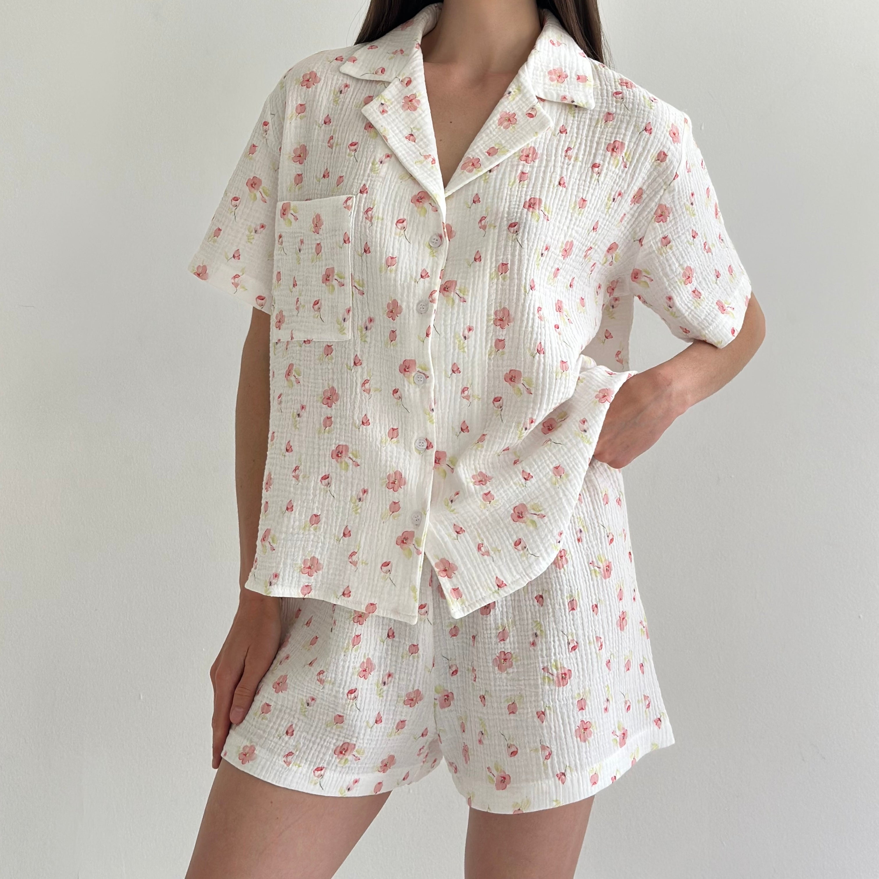 Suit shorts and short-sleeved shirt muslin flowers watercolor on white