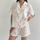 Suit shorts and short-sleeved shirt muslin flowers watercolor on white
