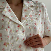 Suit shorts and short-sleeved shirt muslin flowers watercolor on white