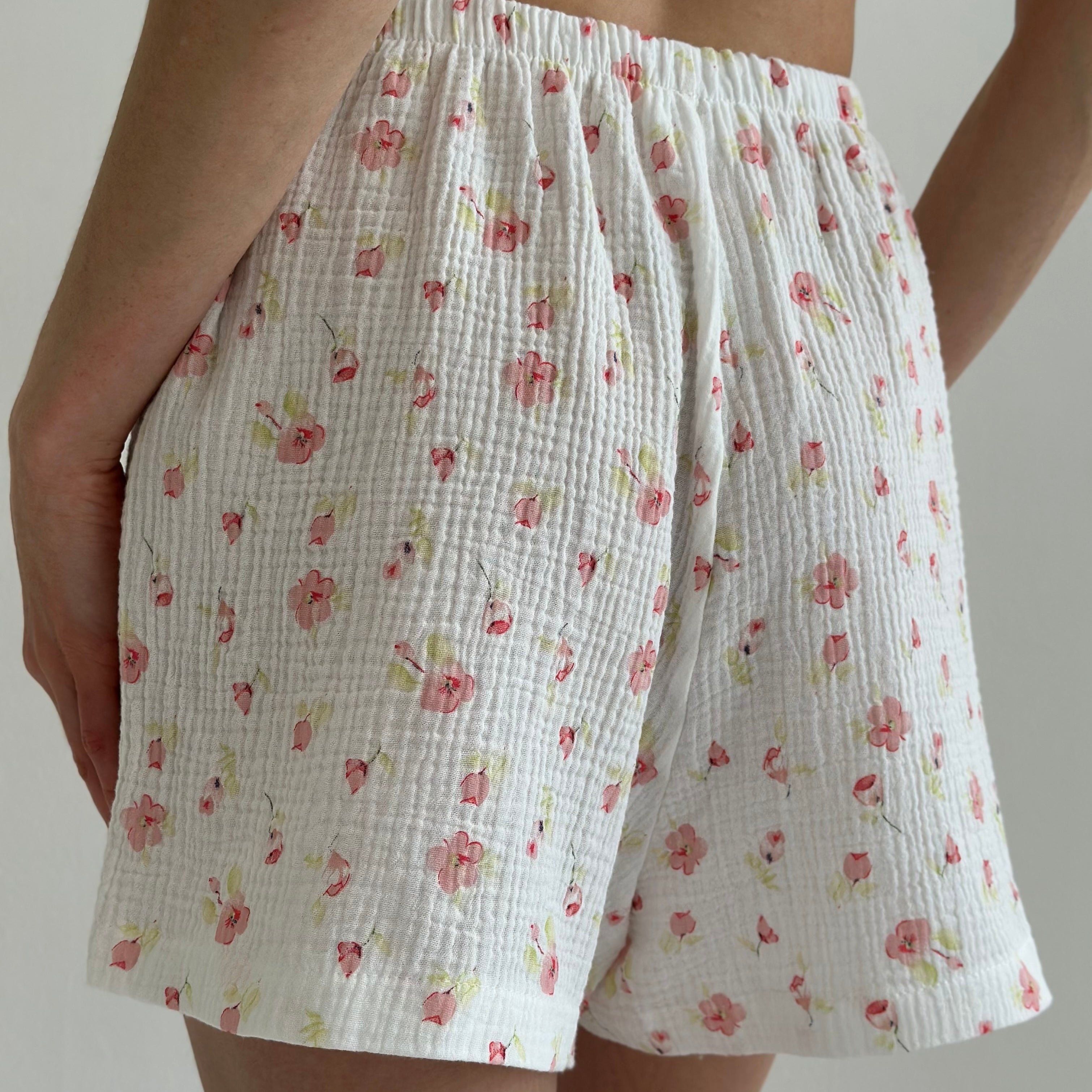 Suit shorts and short-sleeved shirt muslin flowers watercolor on white