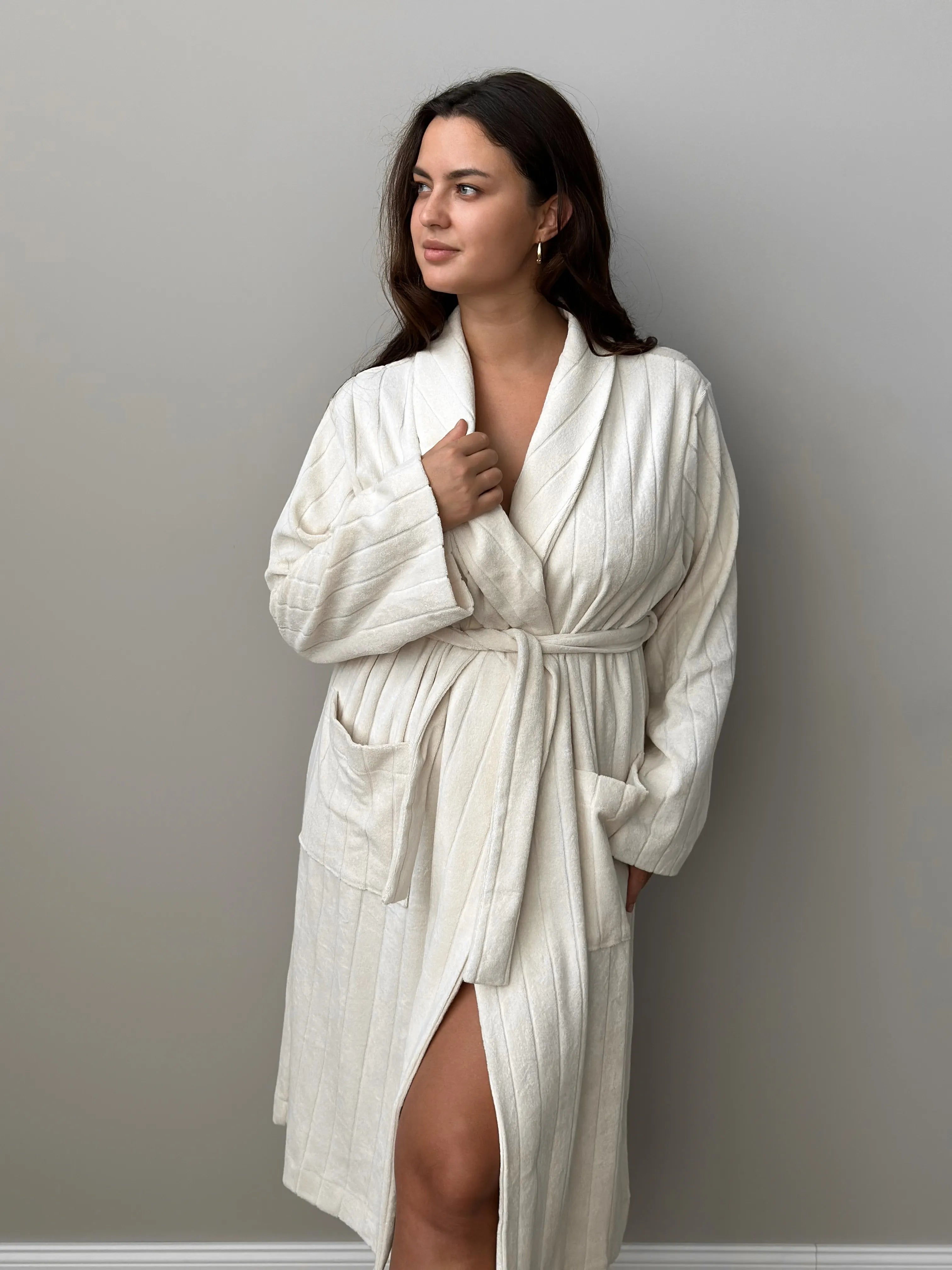 Striped milky-colored mahra robe