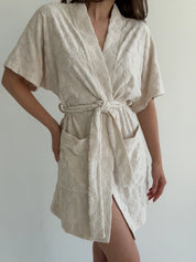 Short terry jacquard flower milky bathrobe