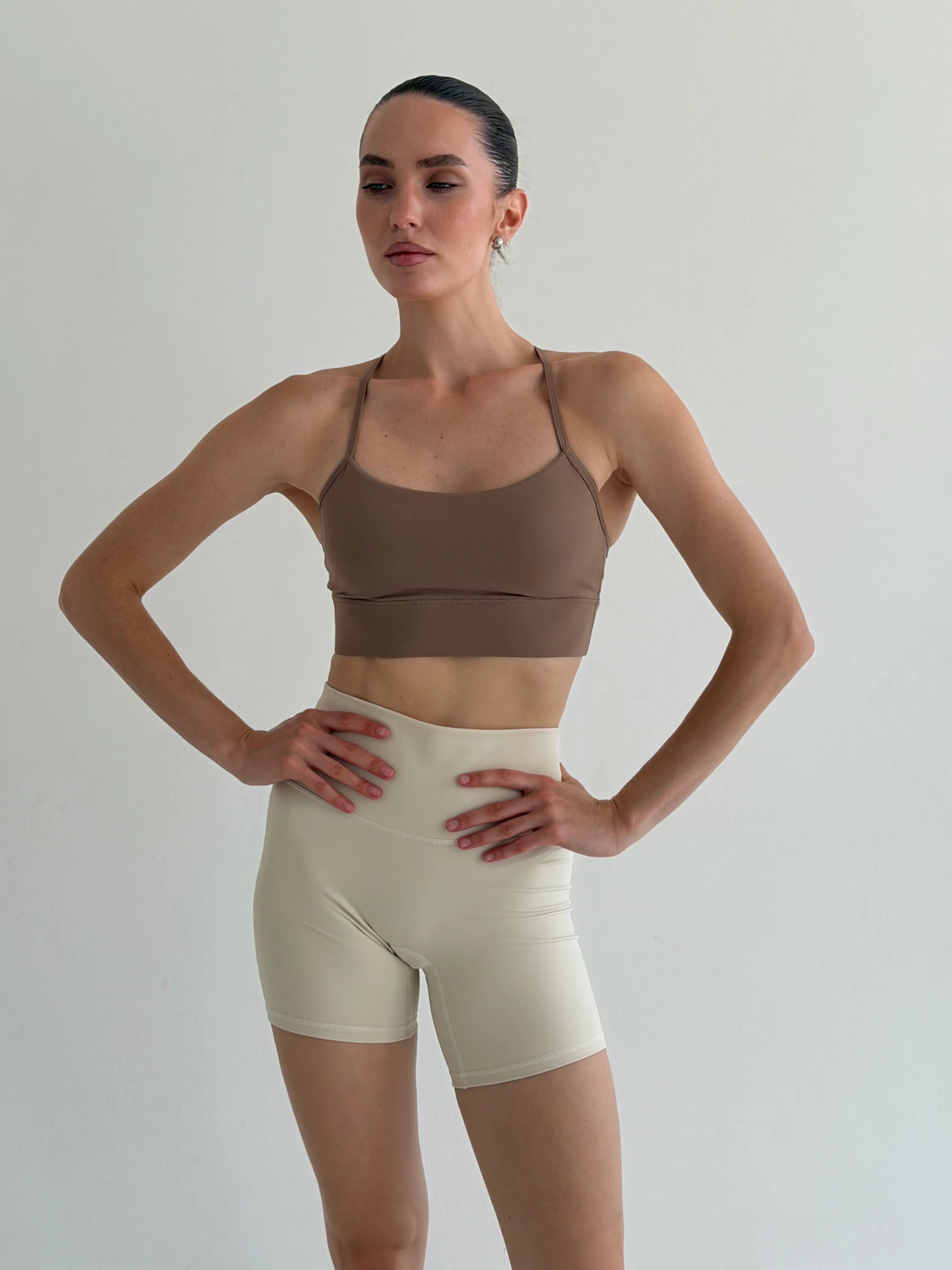 Yoga top with wrestling back cappuccino