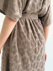Short terry jacquard flower robe brown