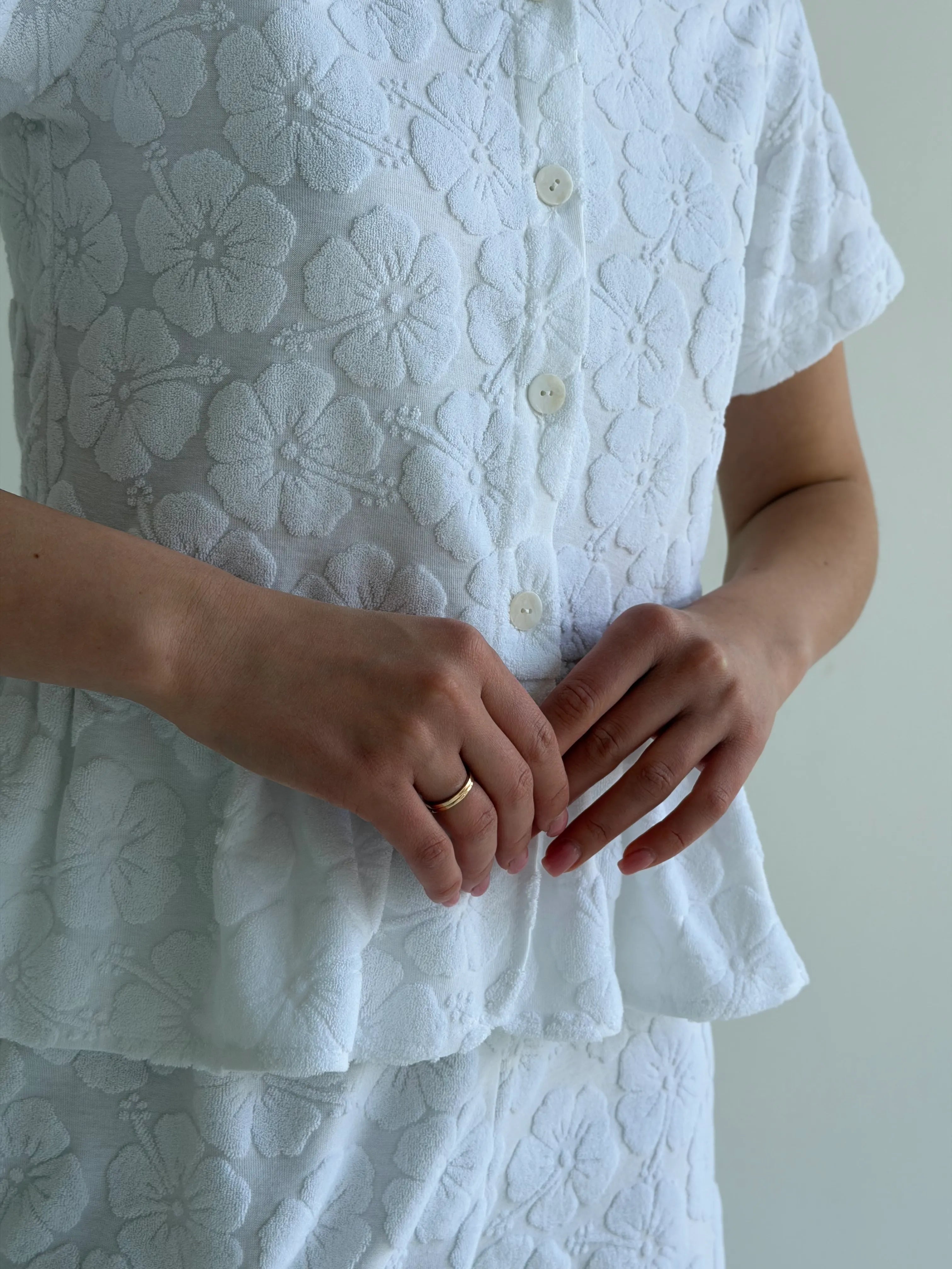 Peplum shirt and shorts suit, jacquard, flower, white
