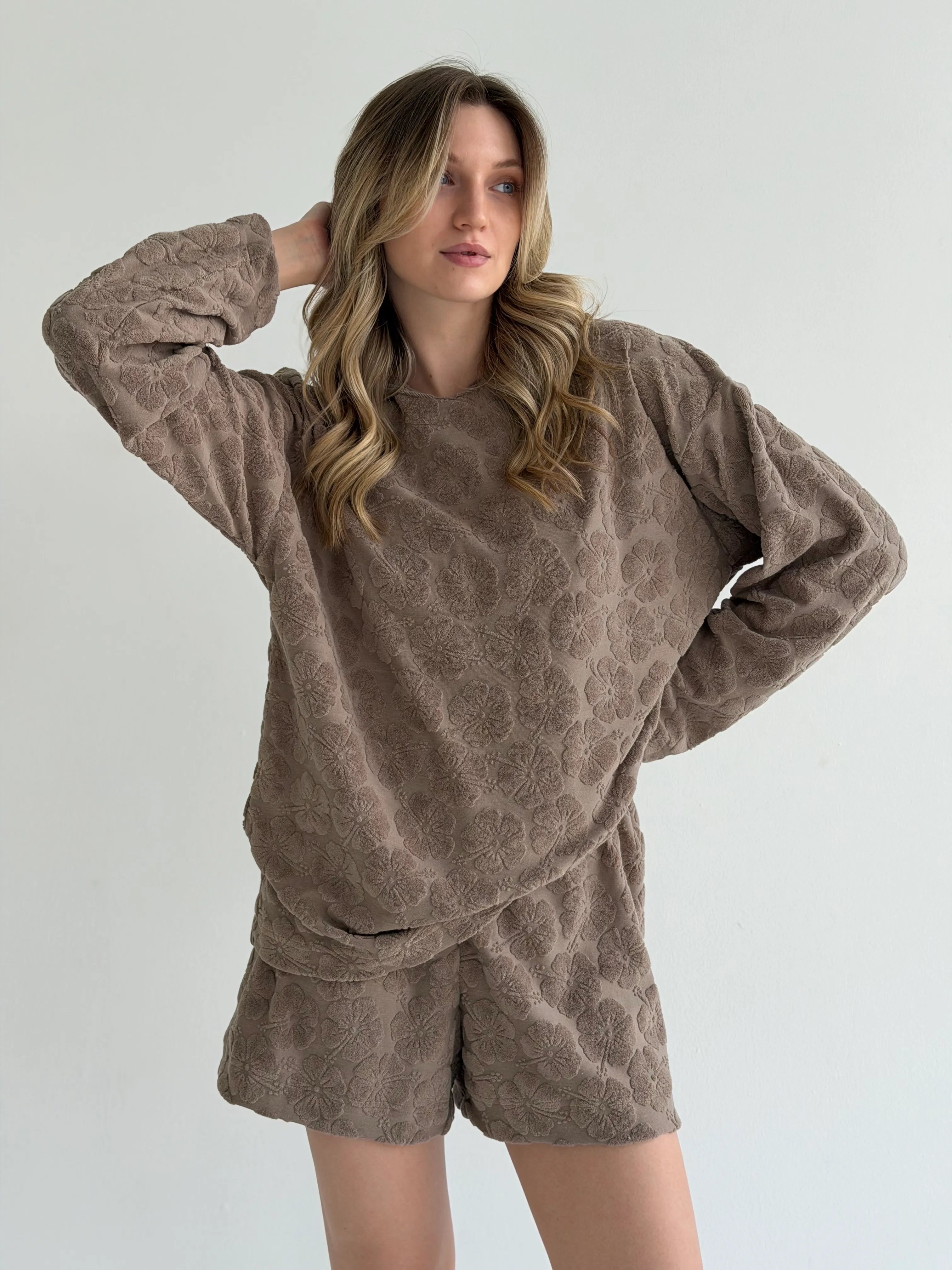 Long-sleeved suit and shorts, terry jacquard, flower, brown