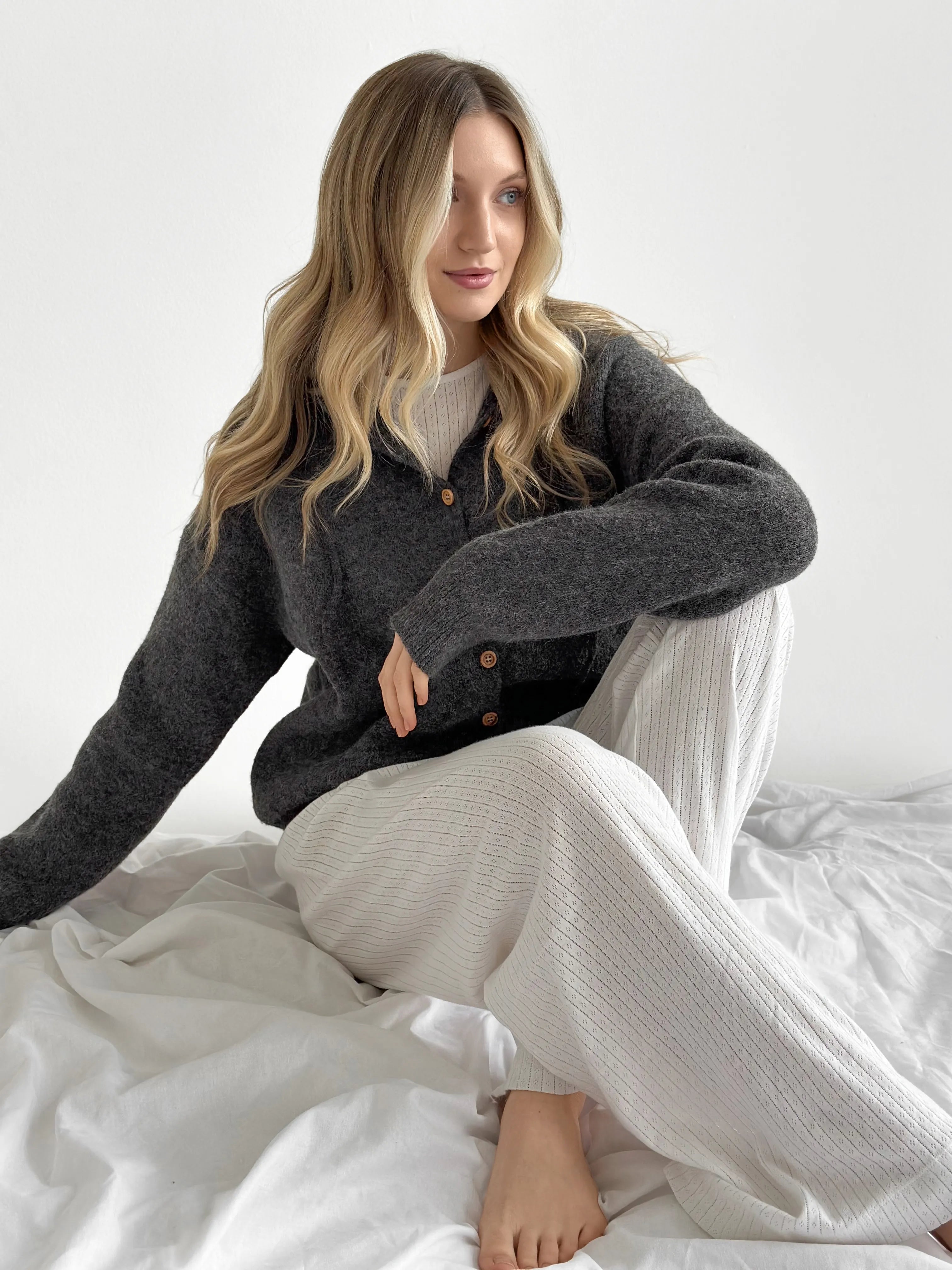 Hooded cardigan with buttons graphite